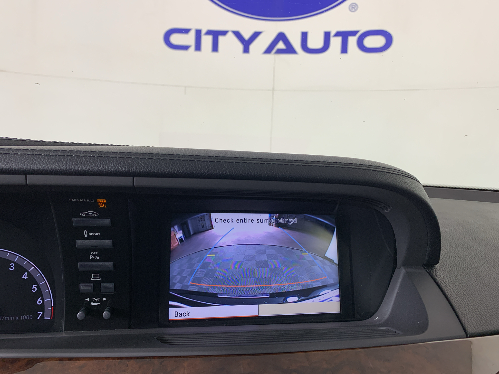 Vehicle photo 27