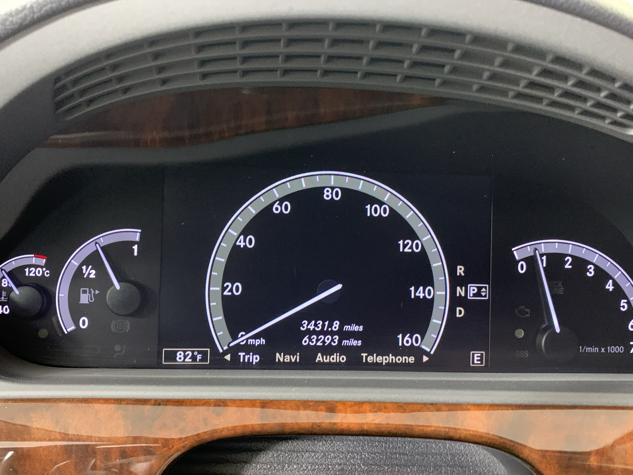 Vehicle photo 23