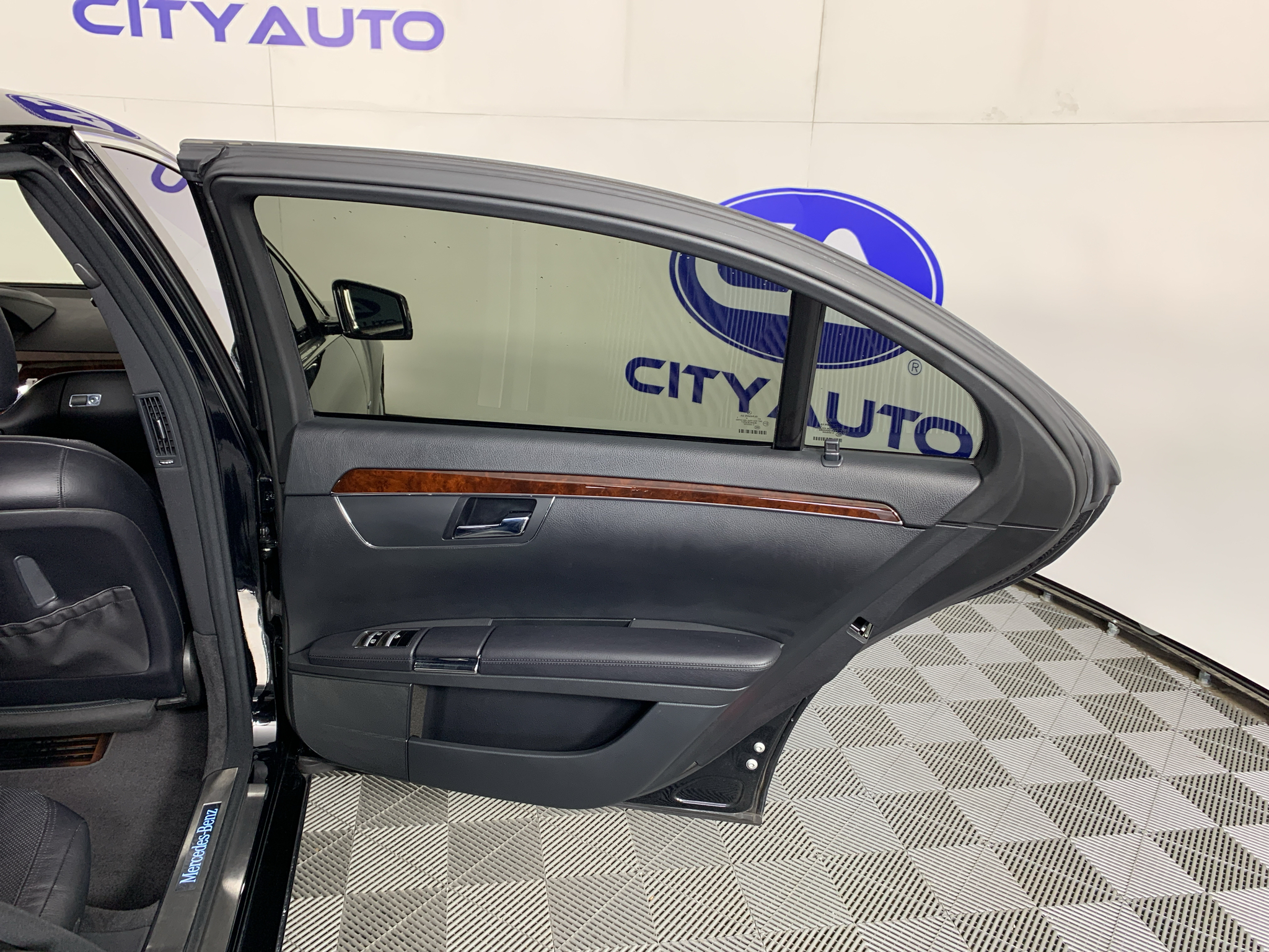Vehicle photo 35