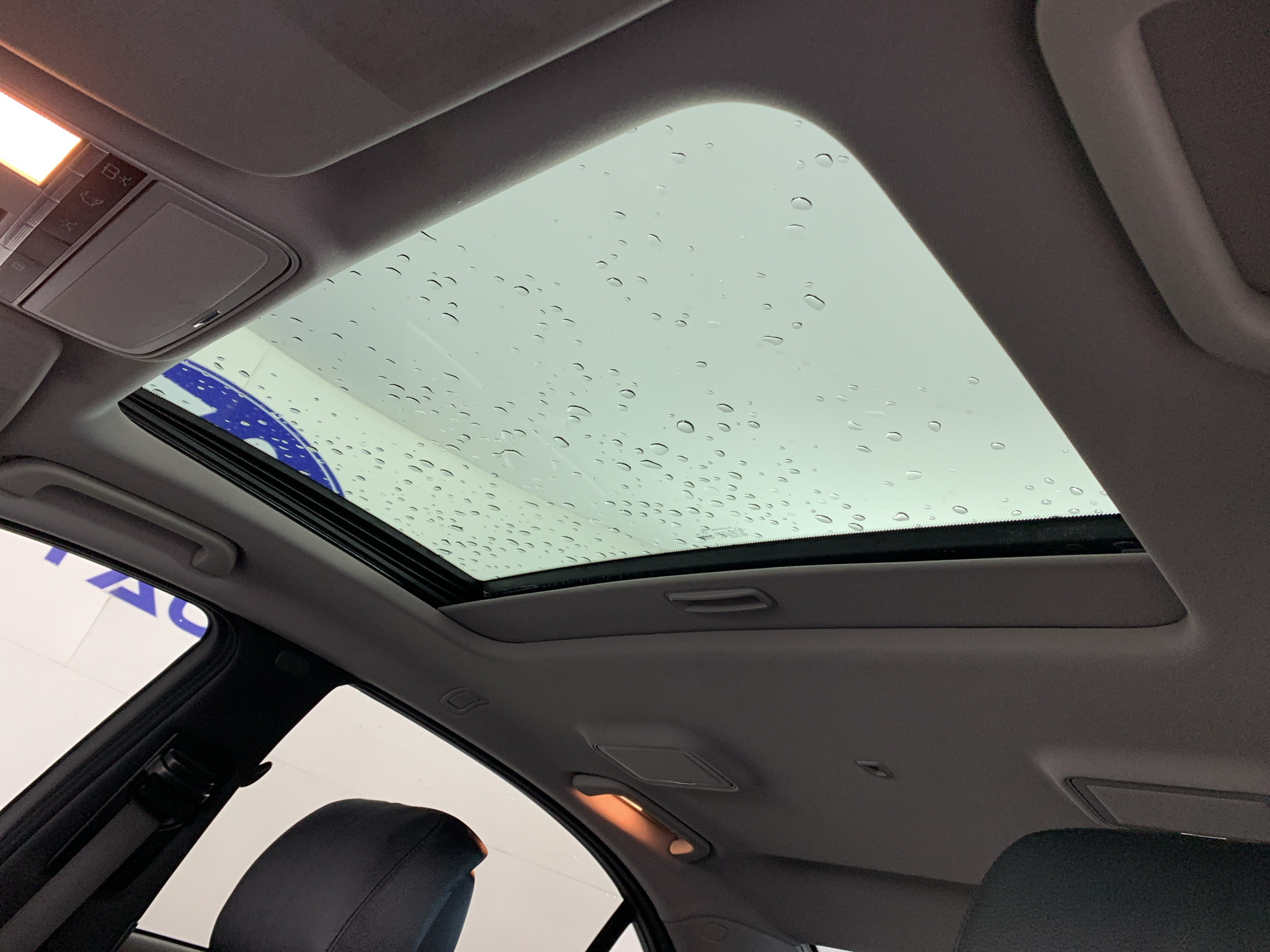 Vehicle photo 29