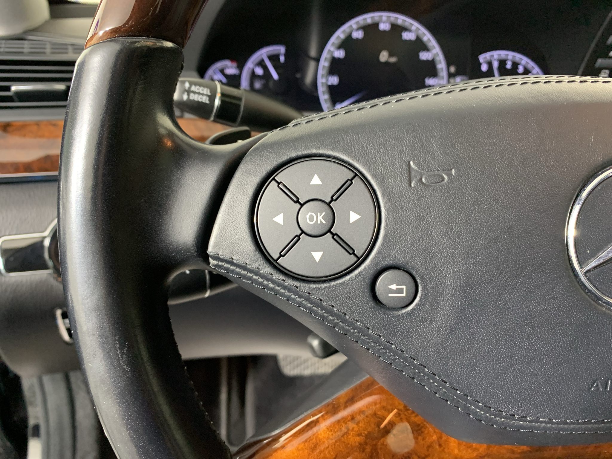 Vehicle photo 18