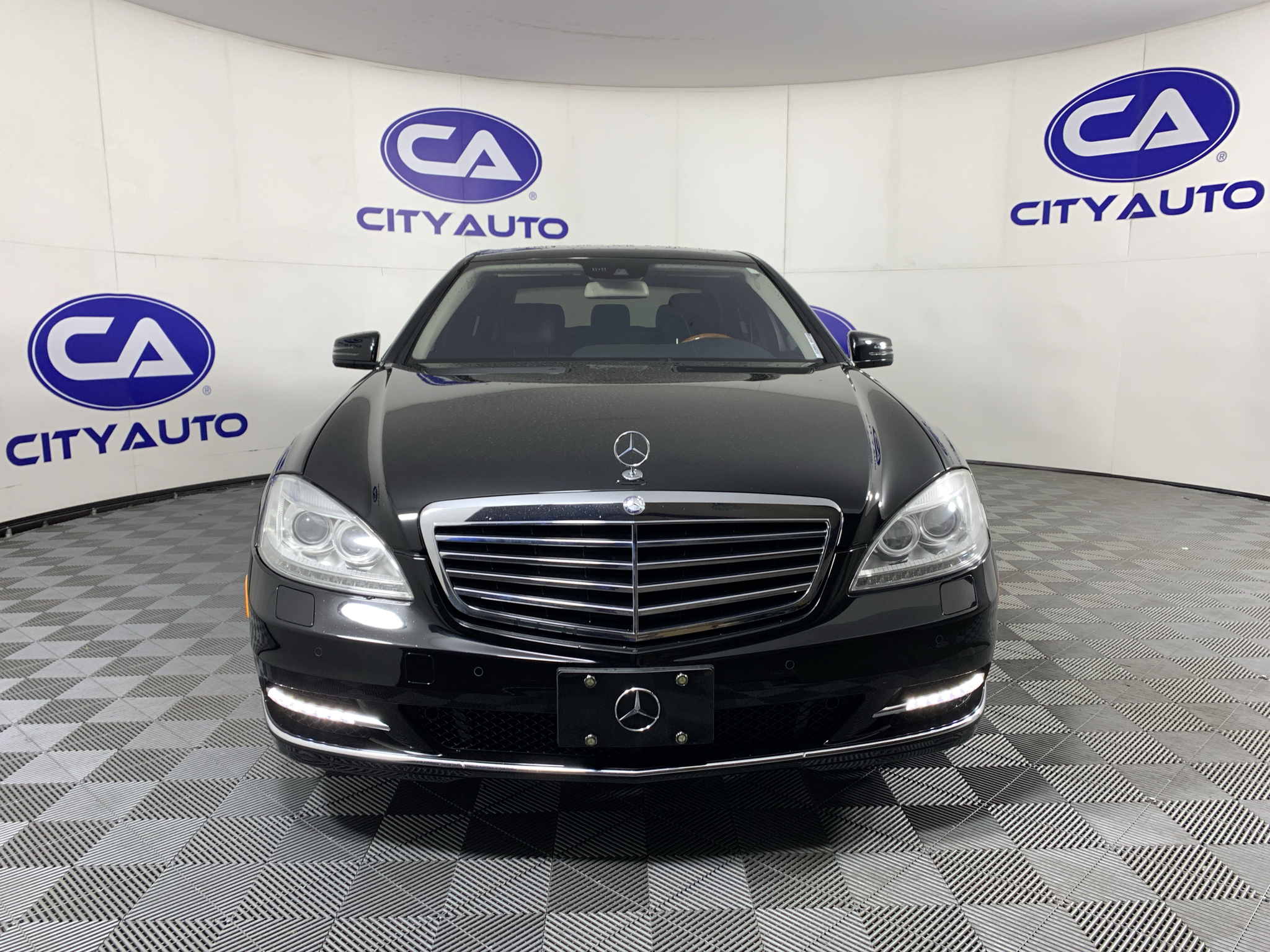 Vehicle photo 9