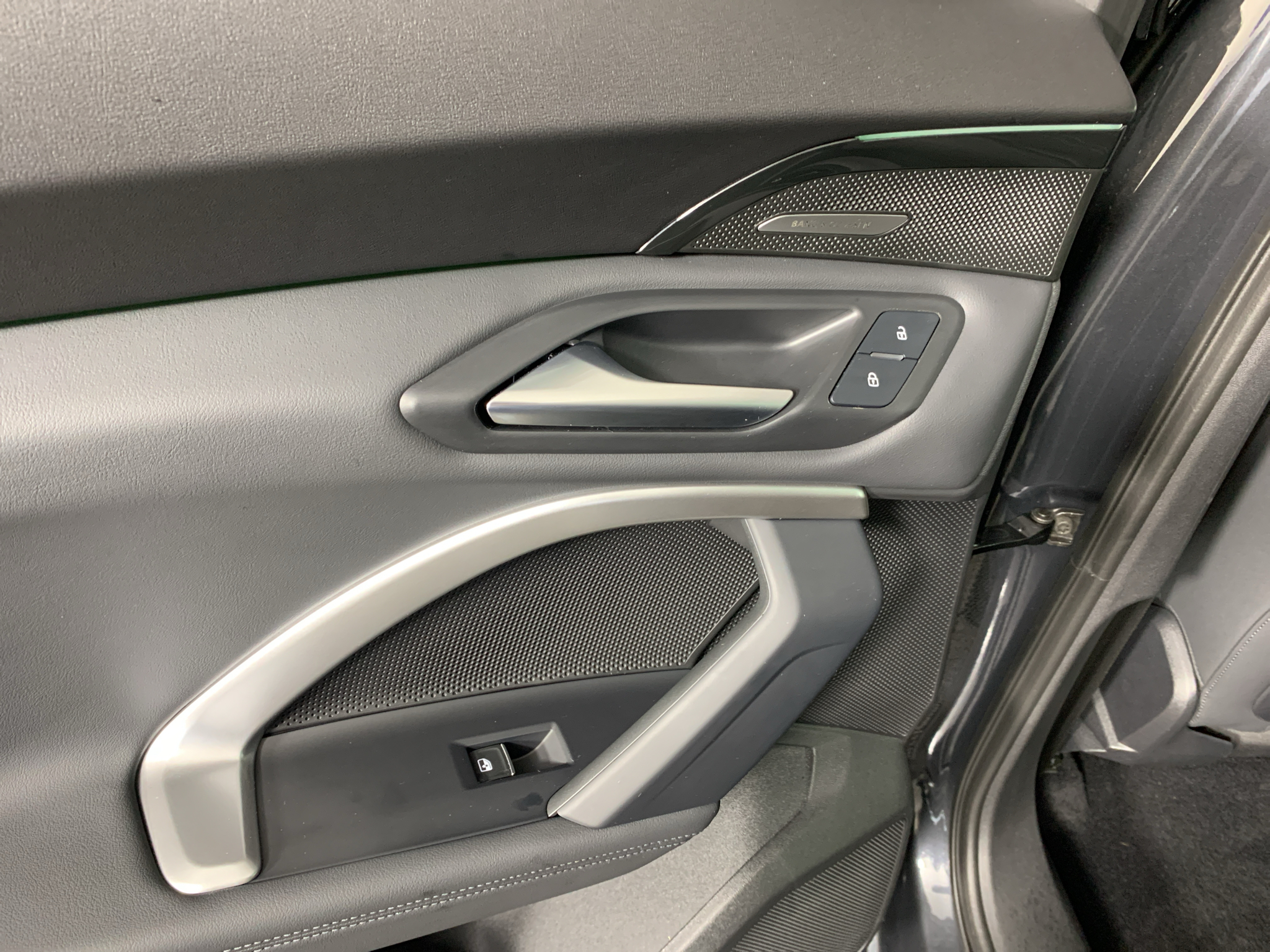 Vehicle photo 29