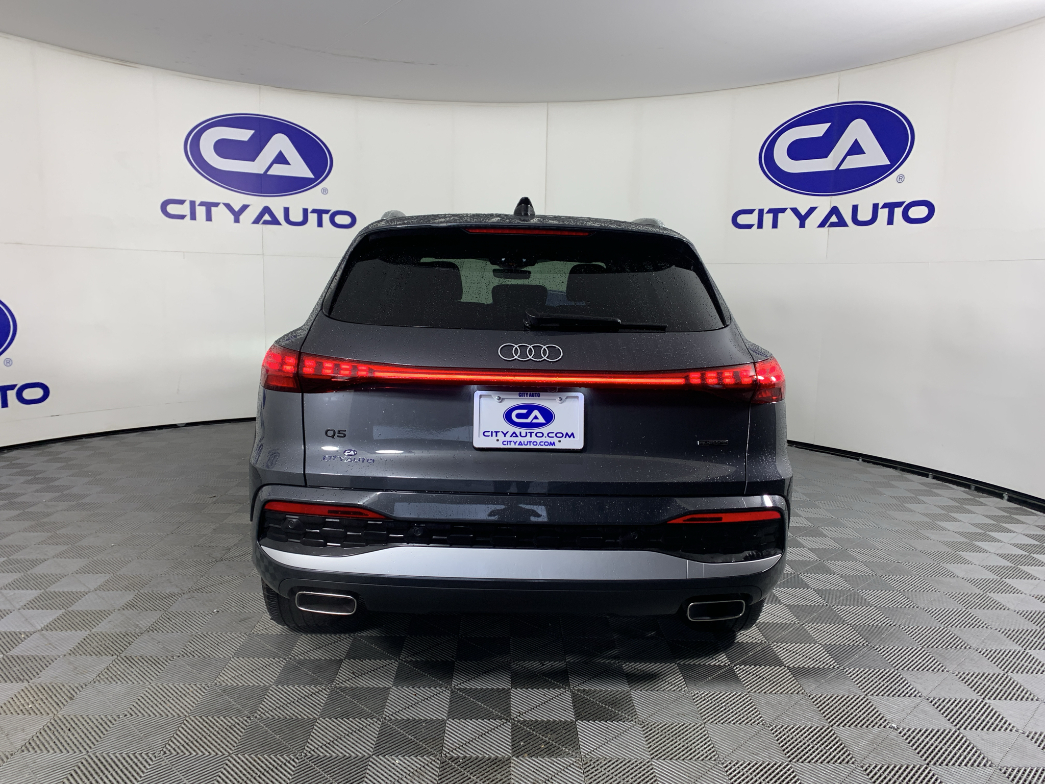Vehicle photo 4