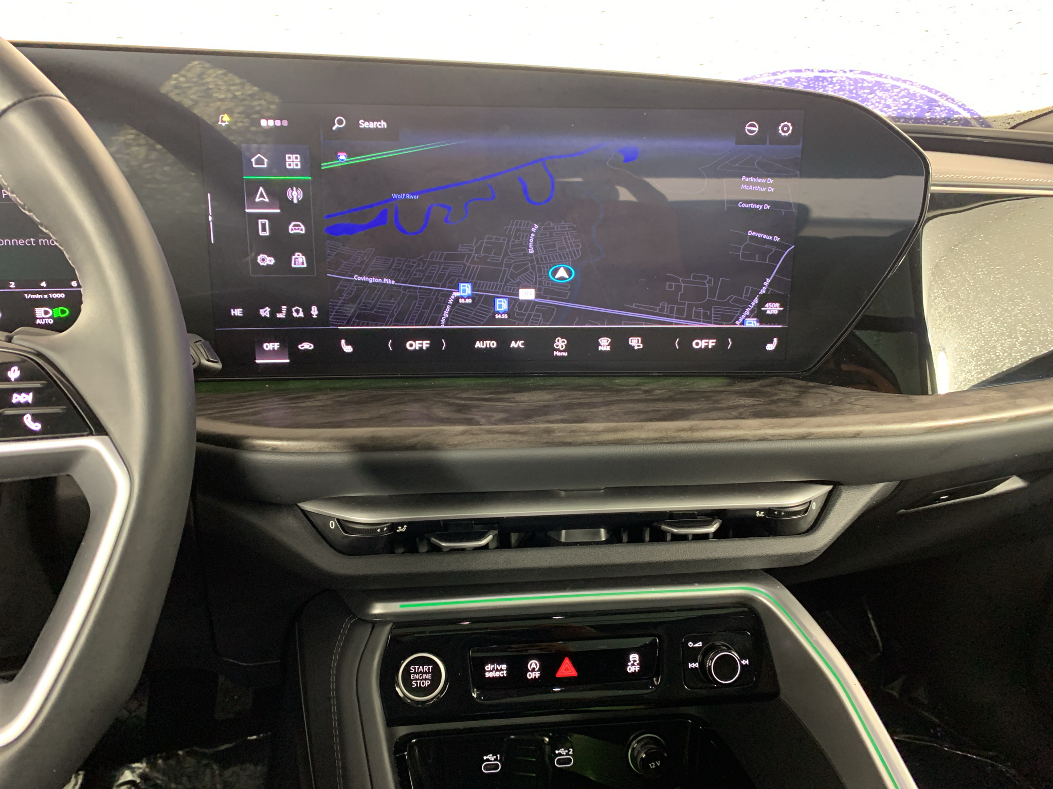 Vehicle photo 23
