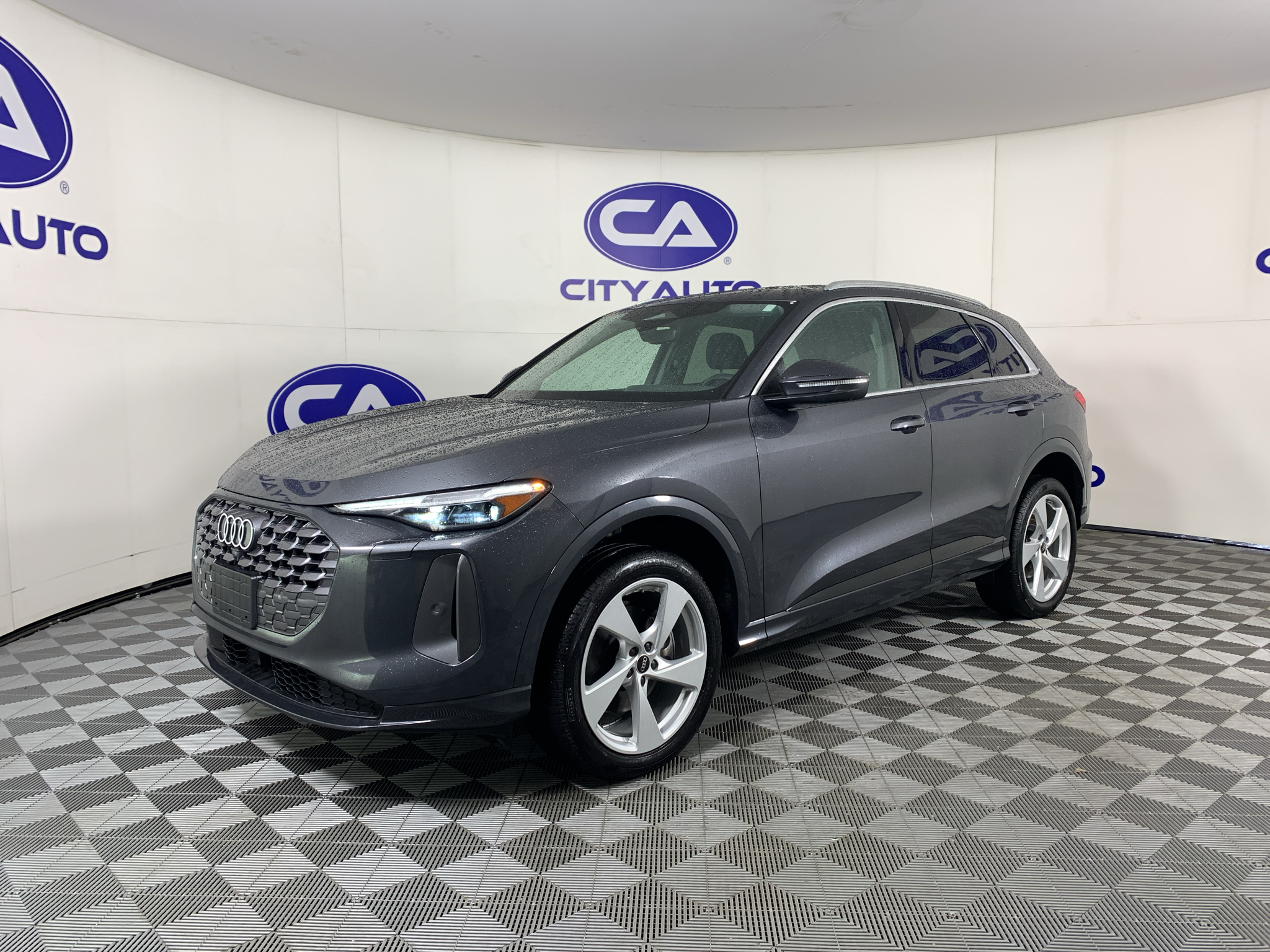 Vehicle photo 7