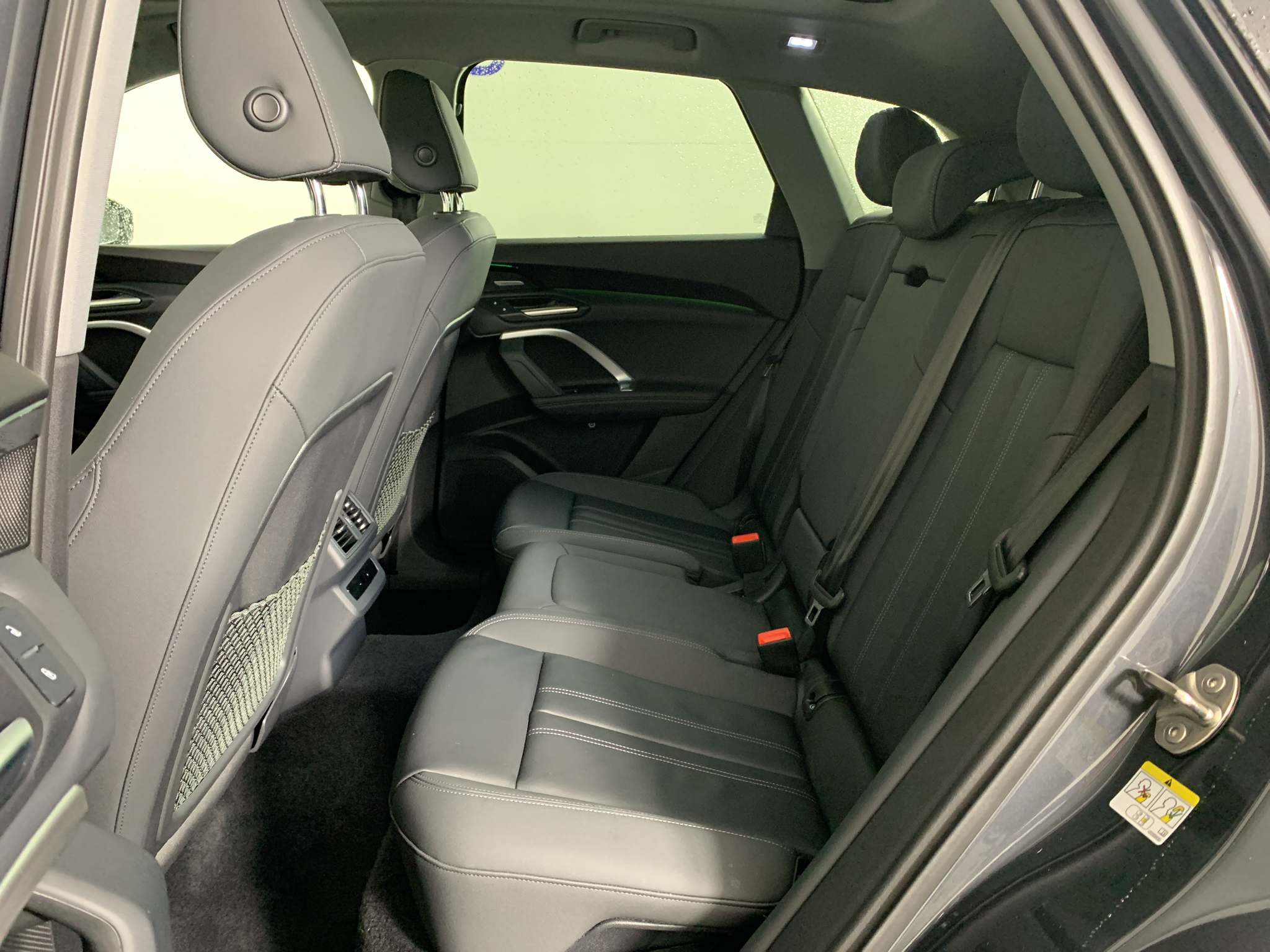 Vehicle photo 30