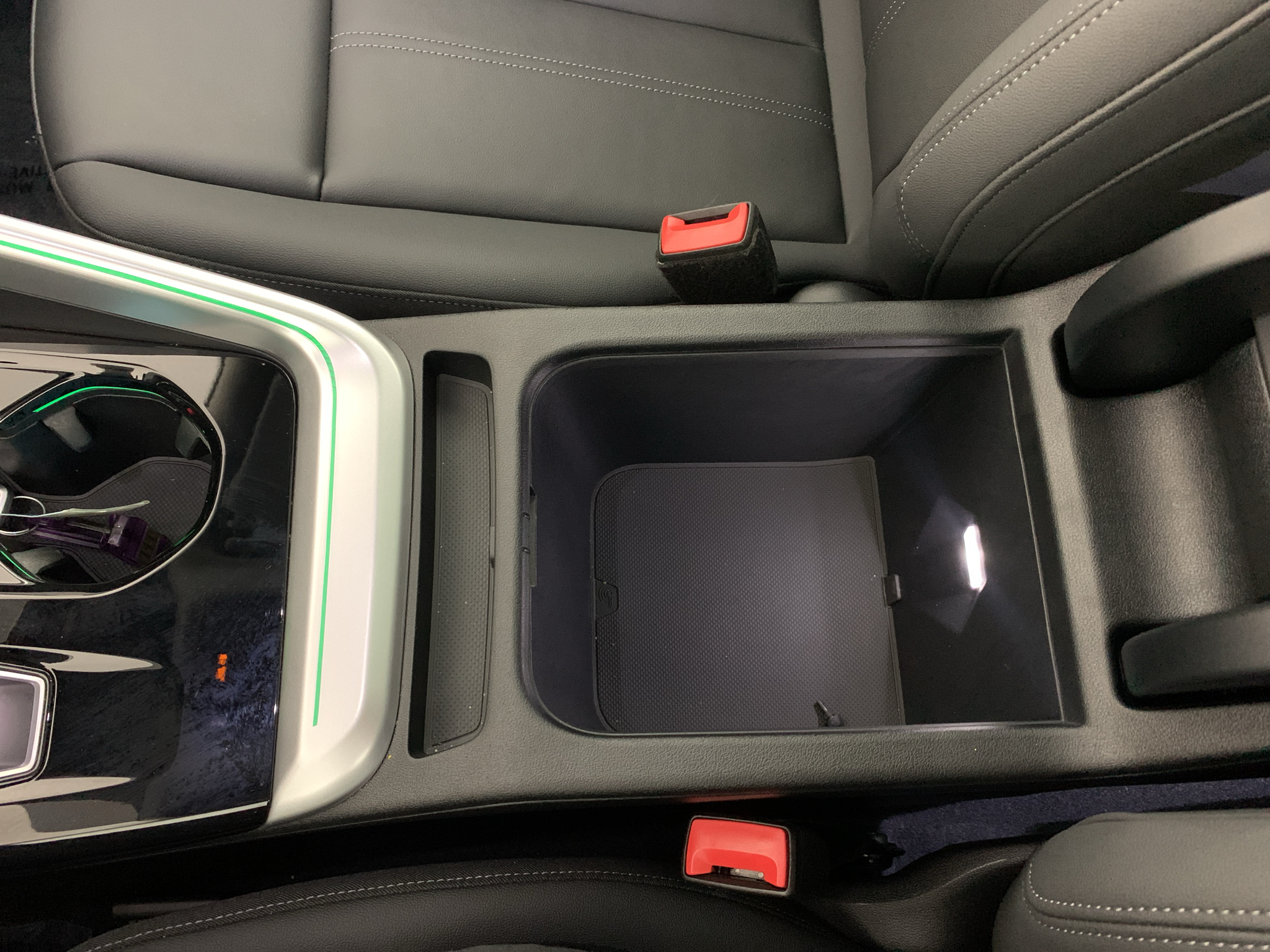Vehicle photo 26