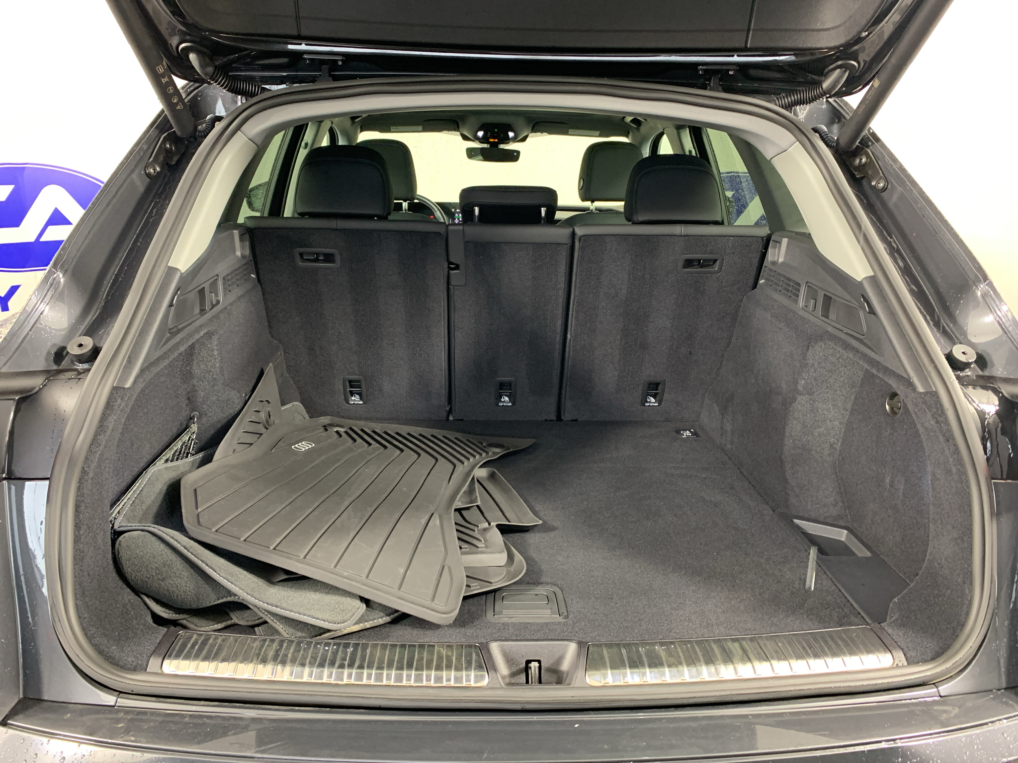 Vehicle photo 32