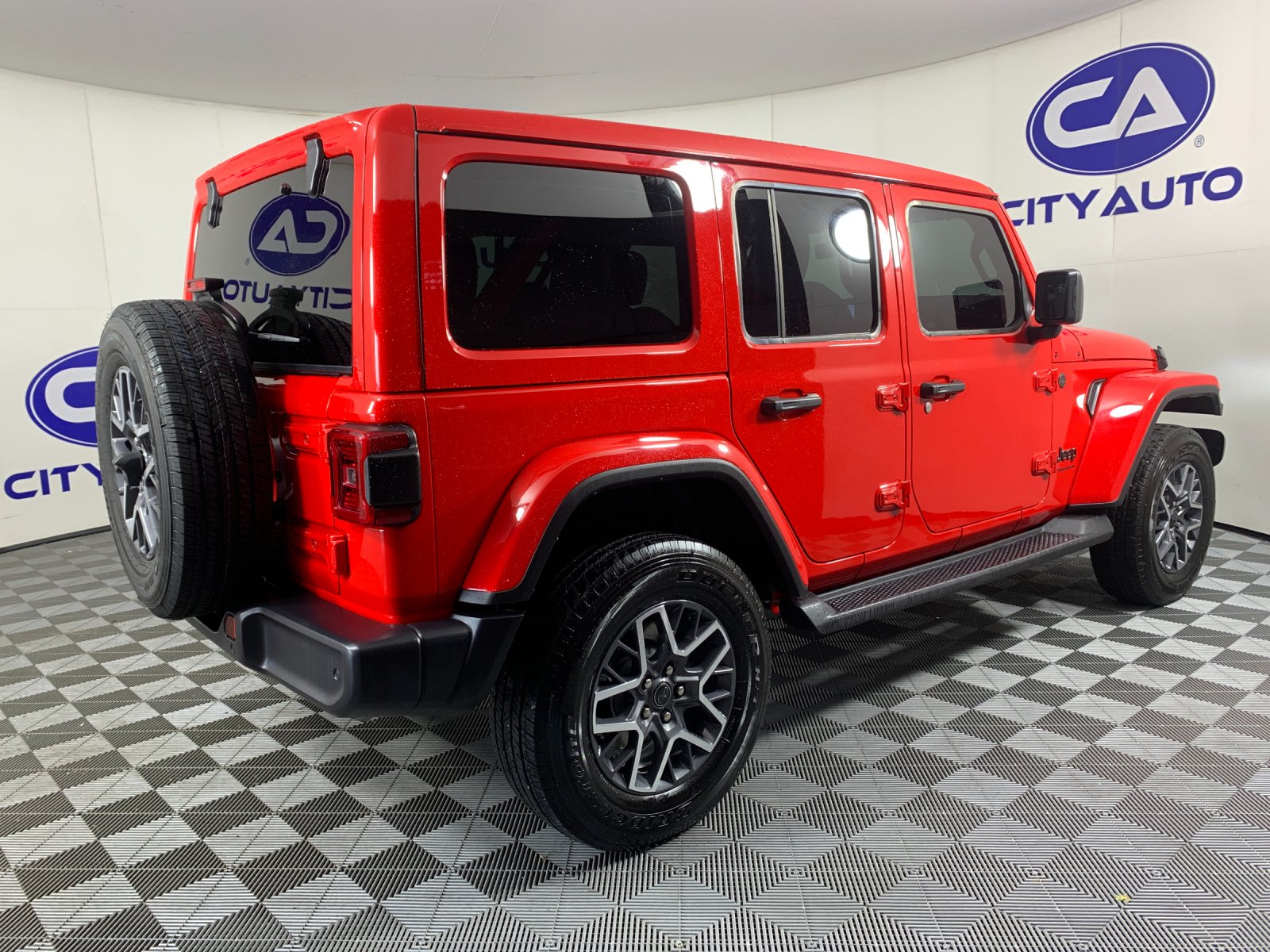 Vehicle photo 3