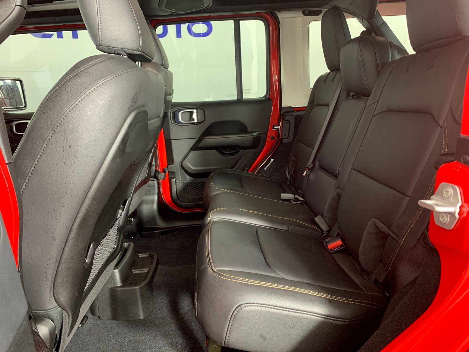 Vehicle photo 32