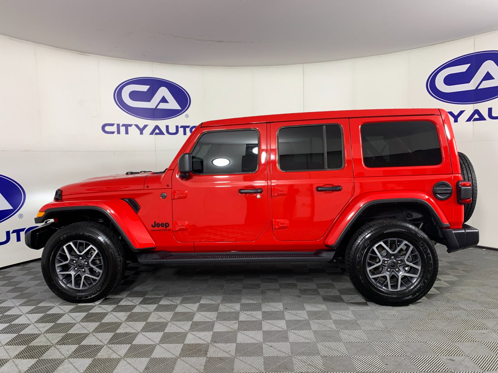 Vehicle photo 6