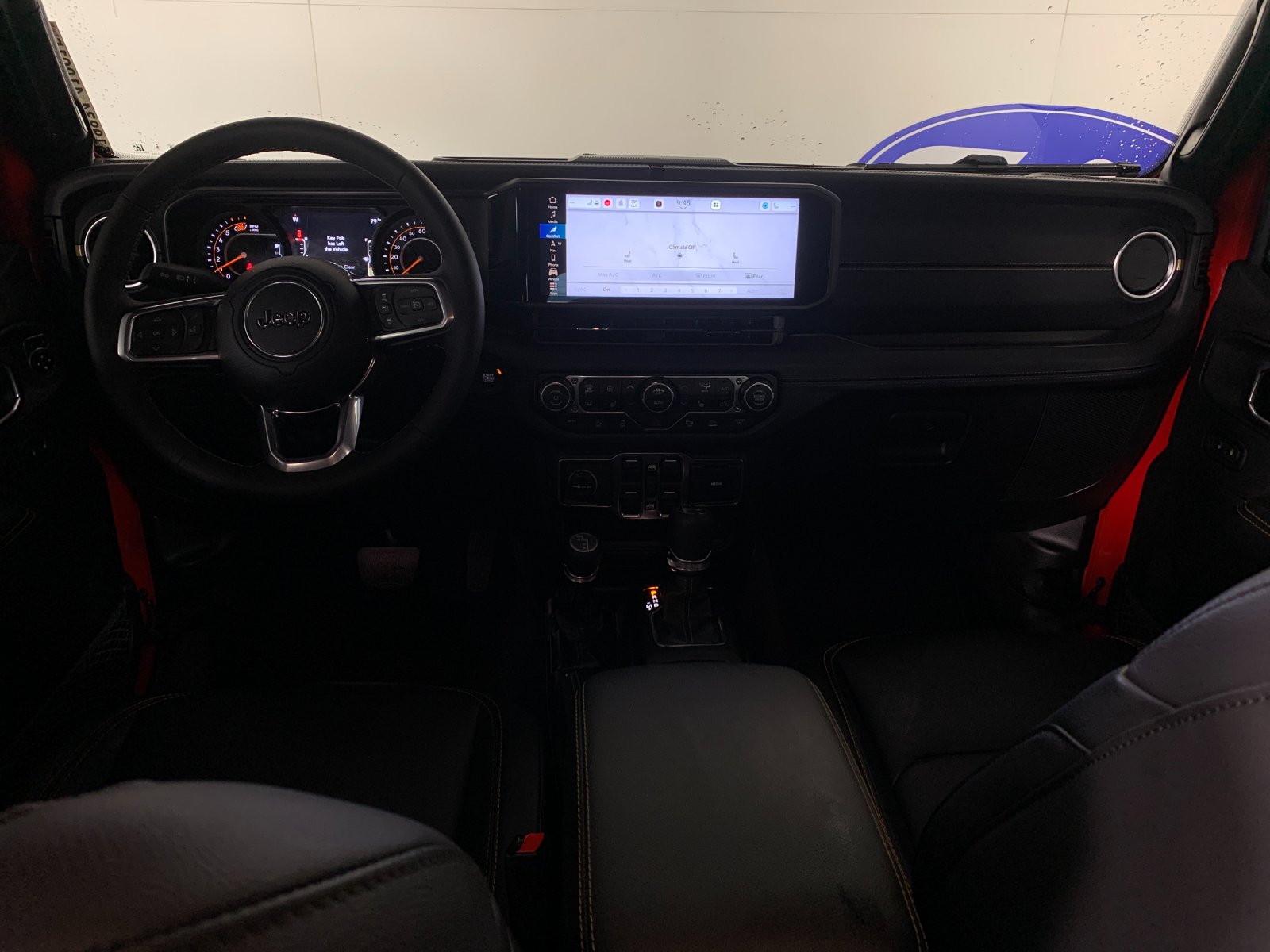 Vehicle photo 34