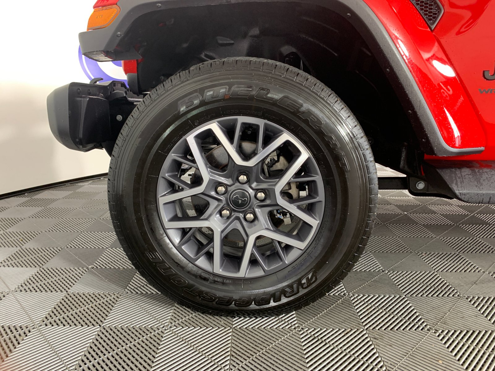 Vehicle photo 11