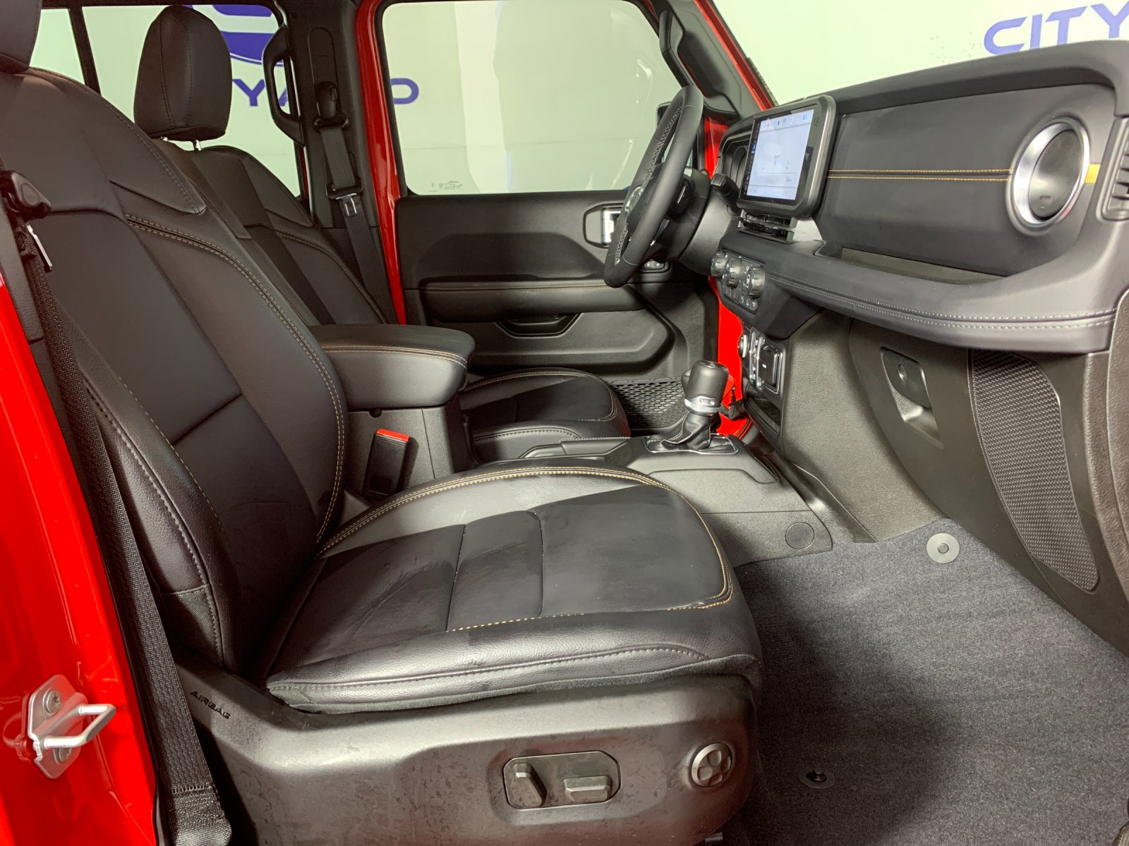 Vehicle photo 41