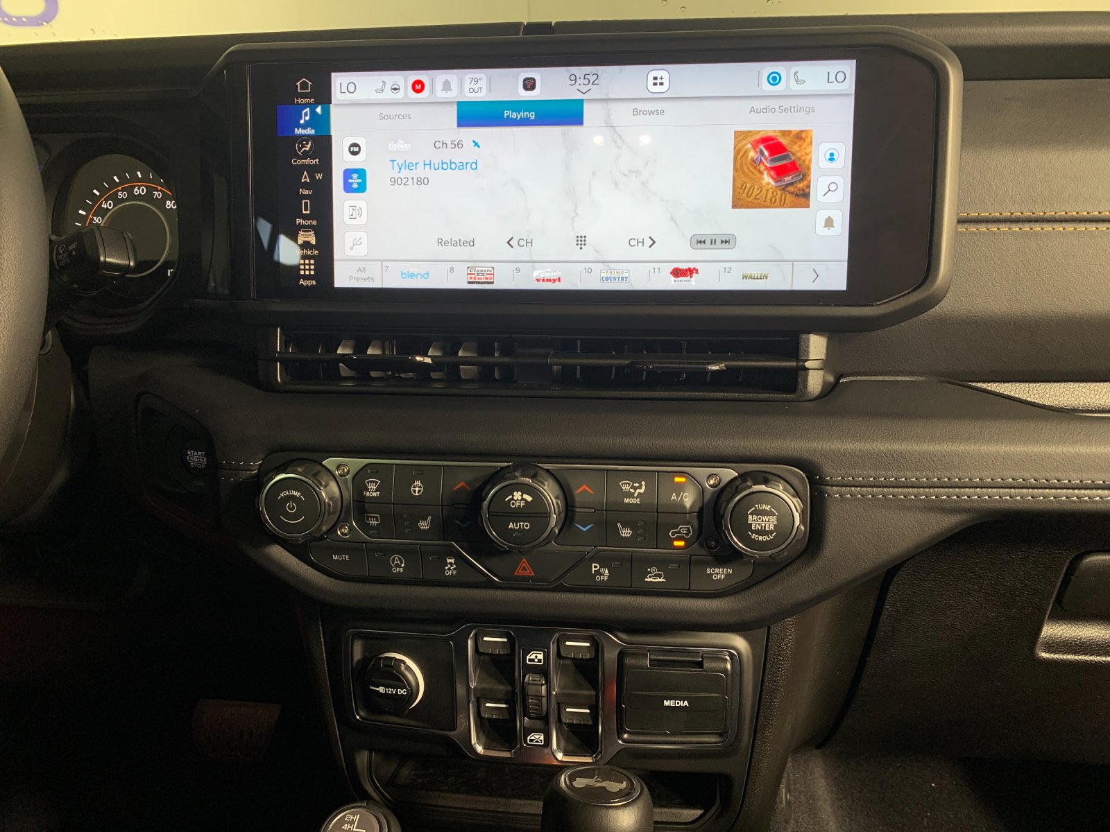 Vehicle photo 27