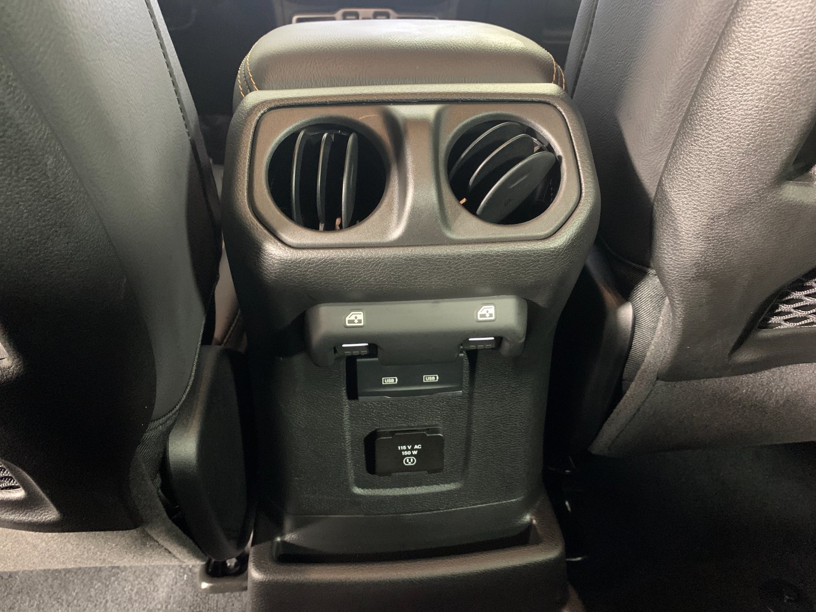 Vehicle photo 33