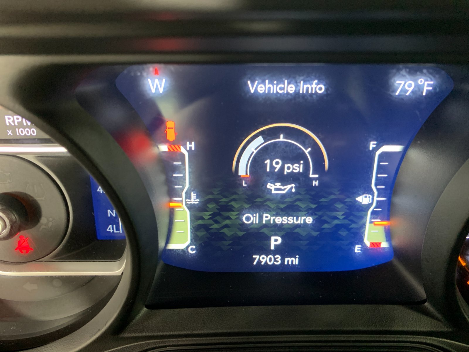 Vehicle photo 23