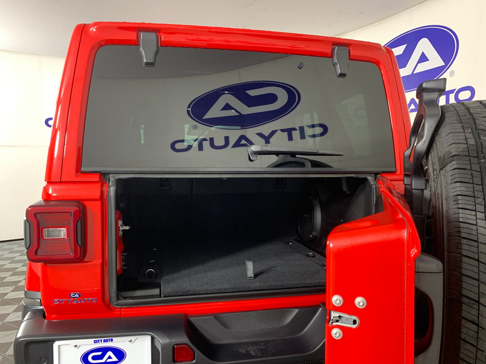 Vehicle photo 35
