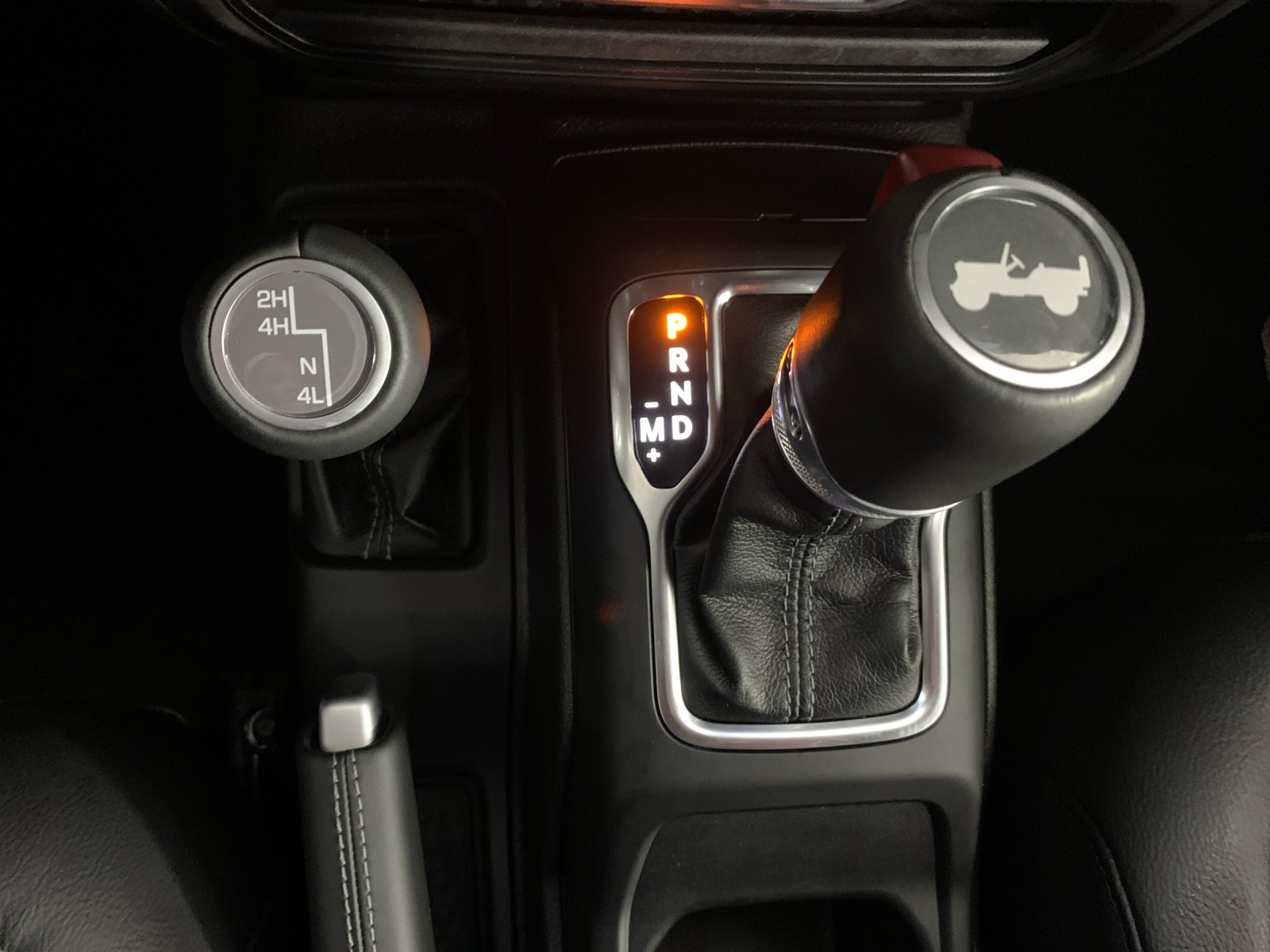 Vehicle photo 24