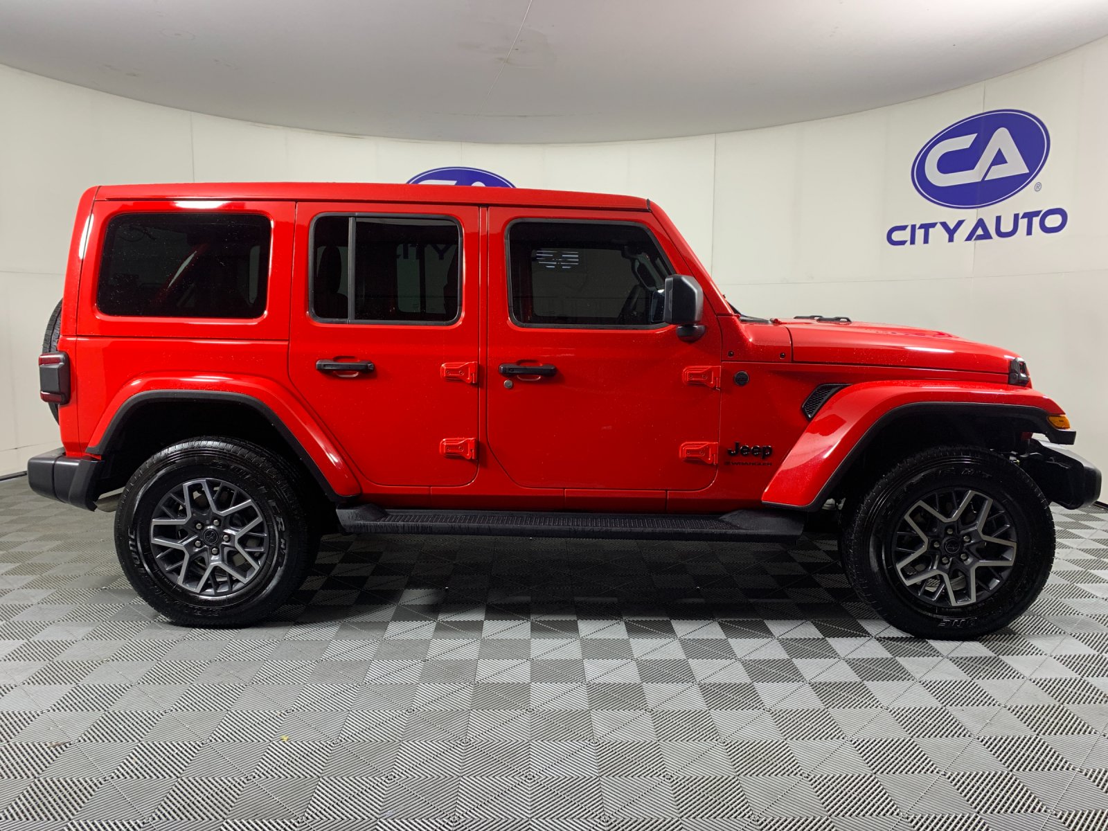 Vehicle photo 2