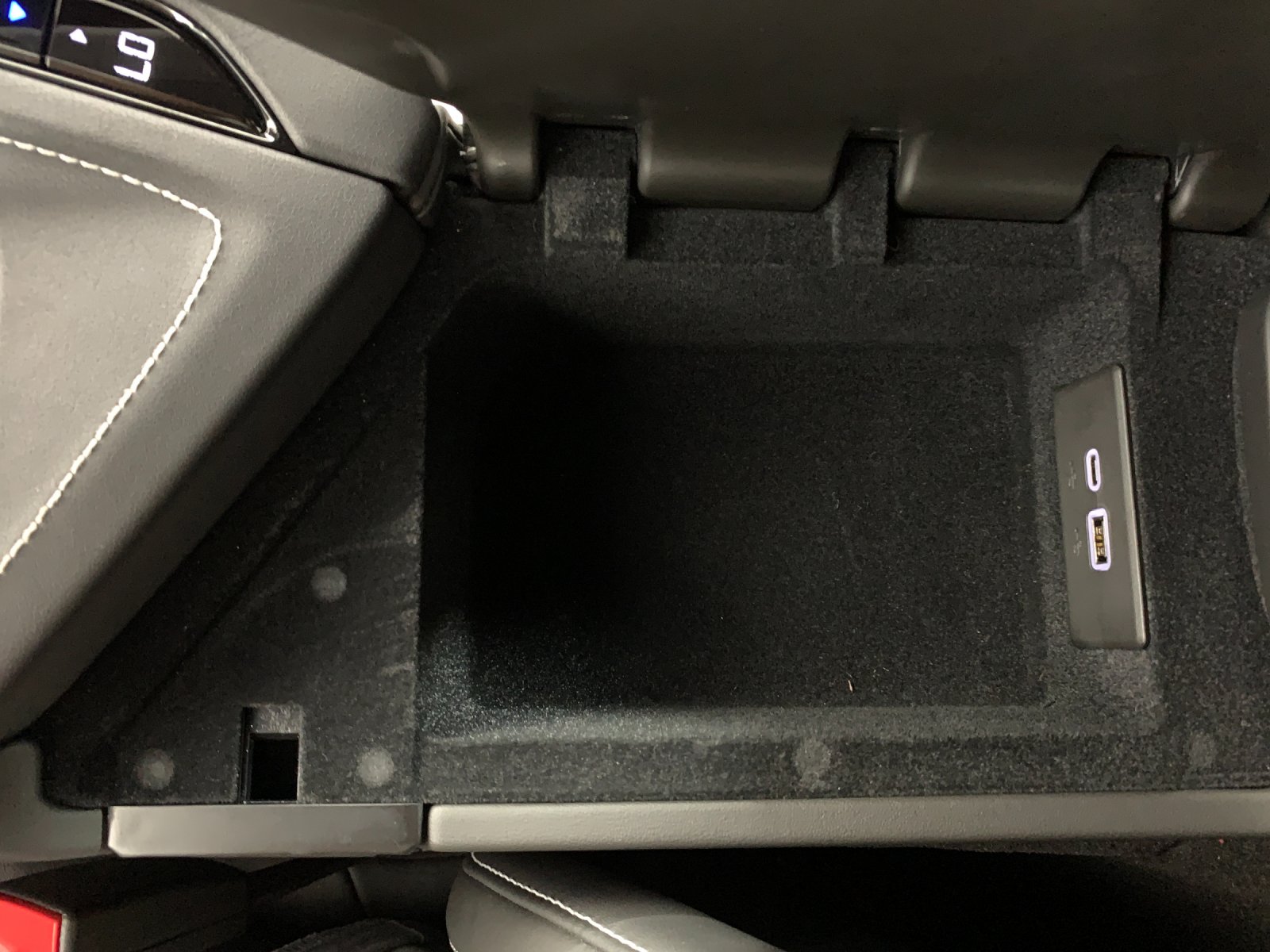 Vehicle photo 28