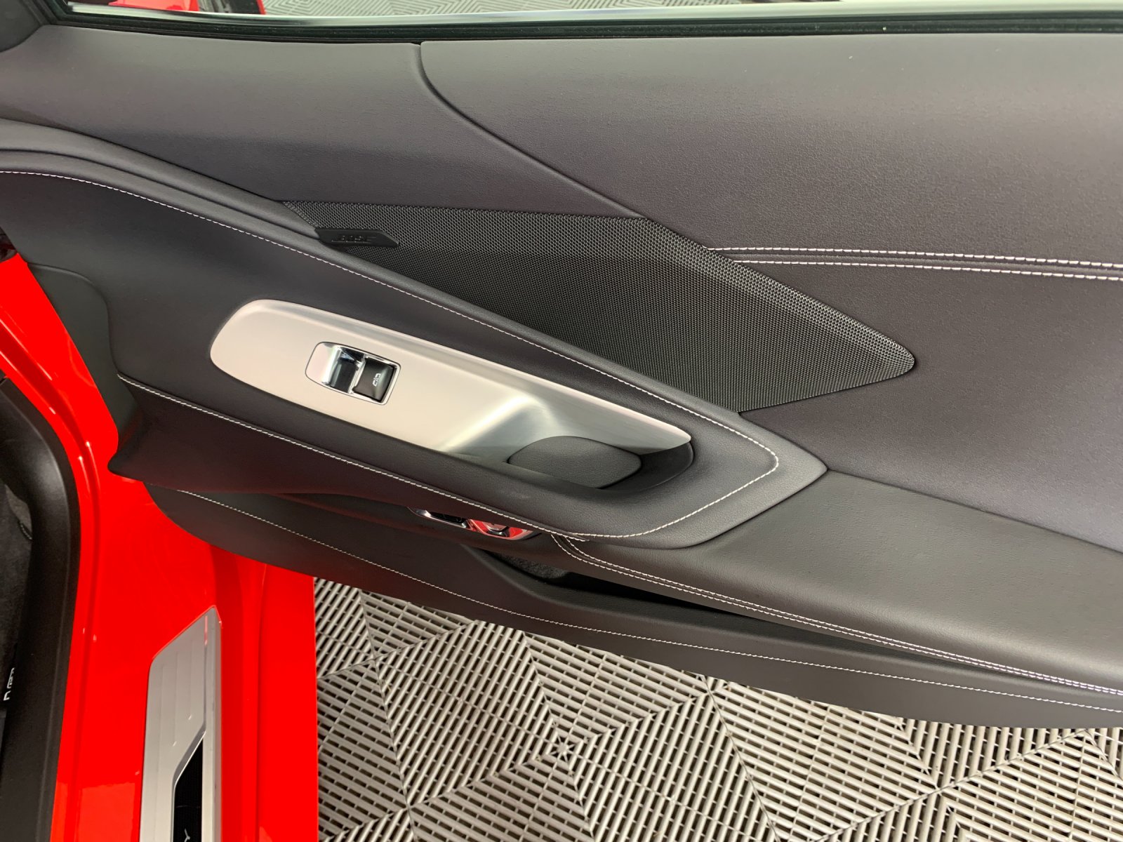 Vehicle photo 30