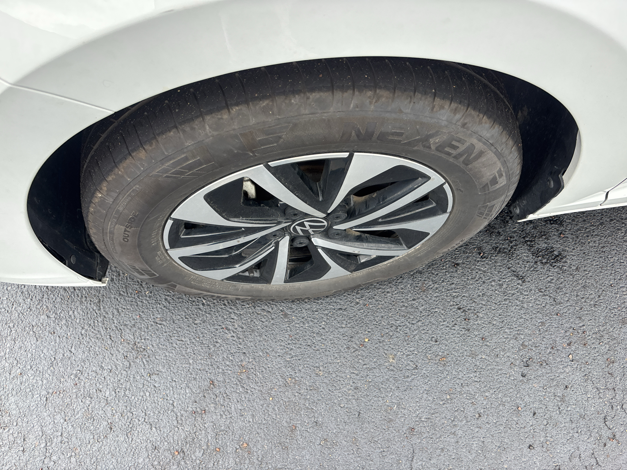 Vehicle photo 4
