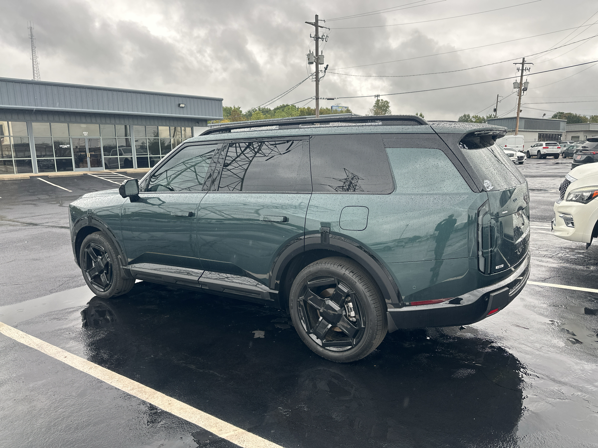 Vehicle photo 7