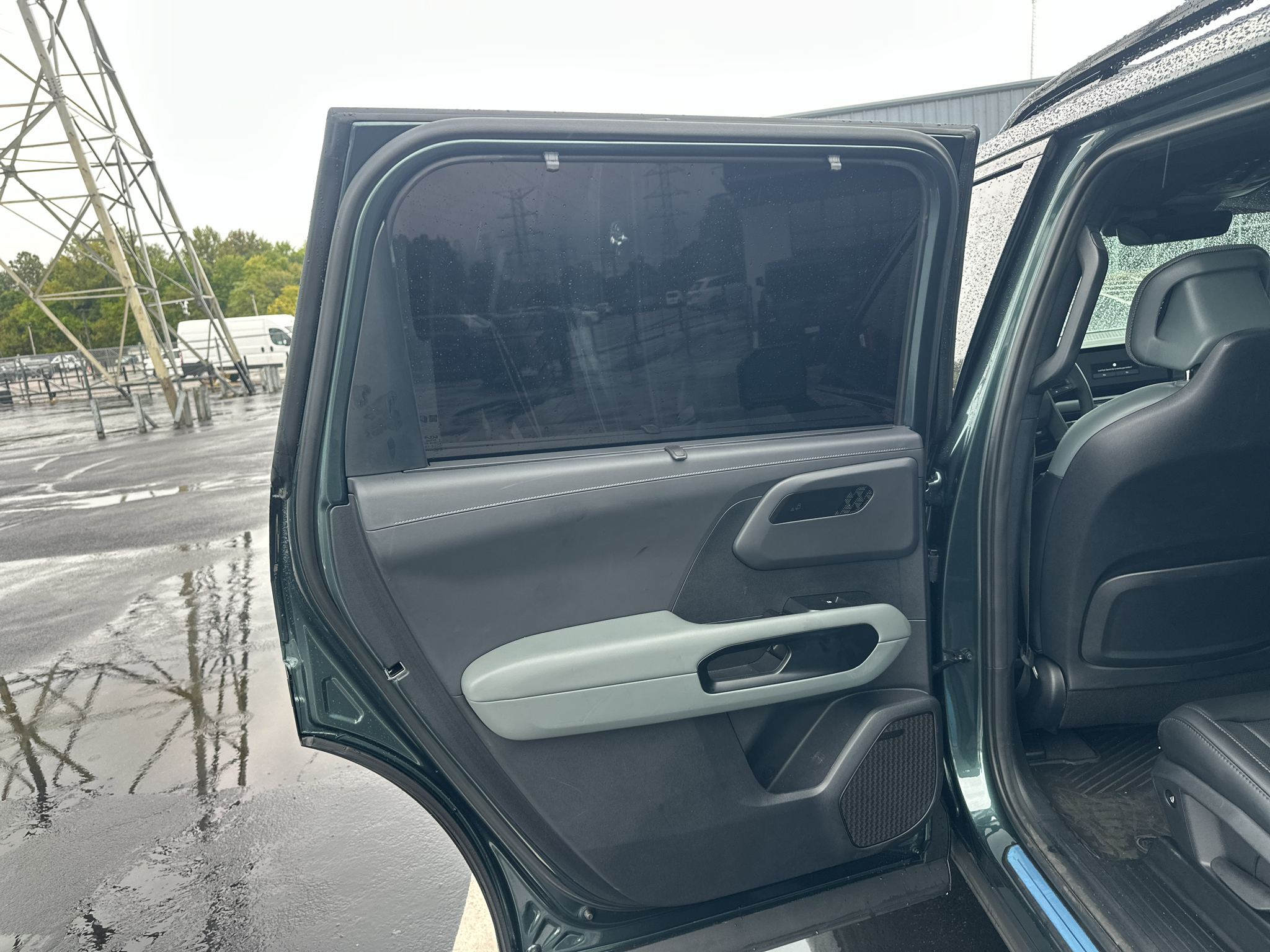 Vehicle photo 17