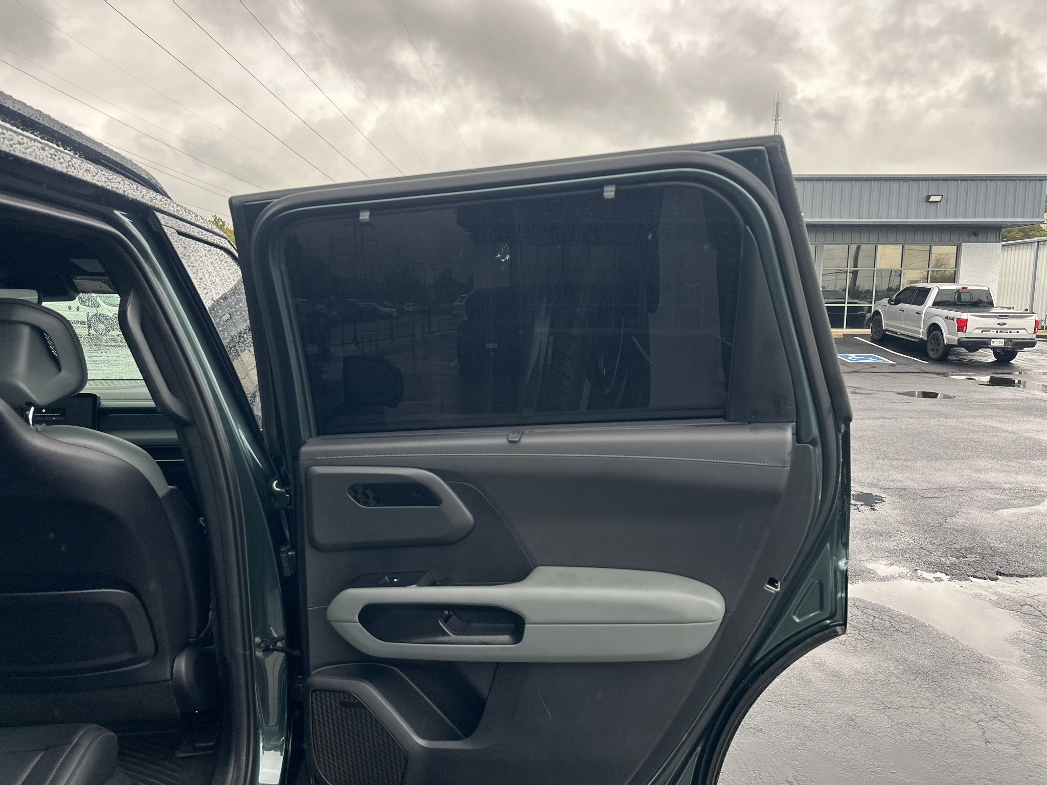 Vehicle photo 18