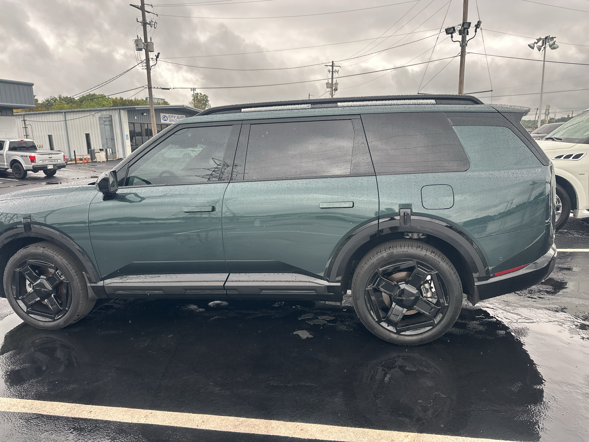 Vehicle photo 9