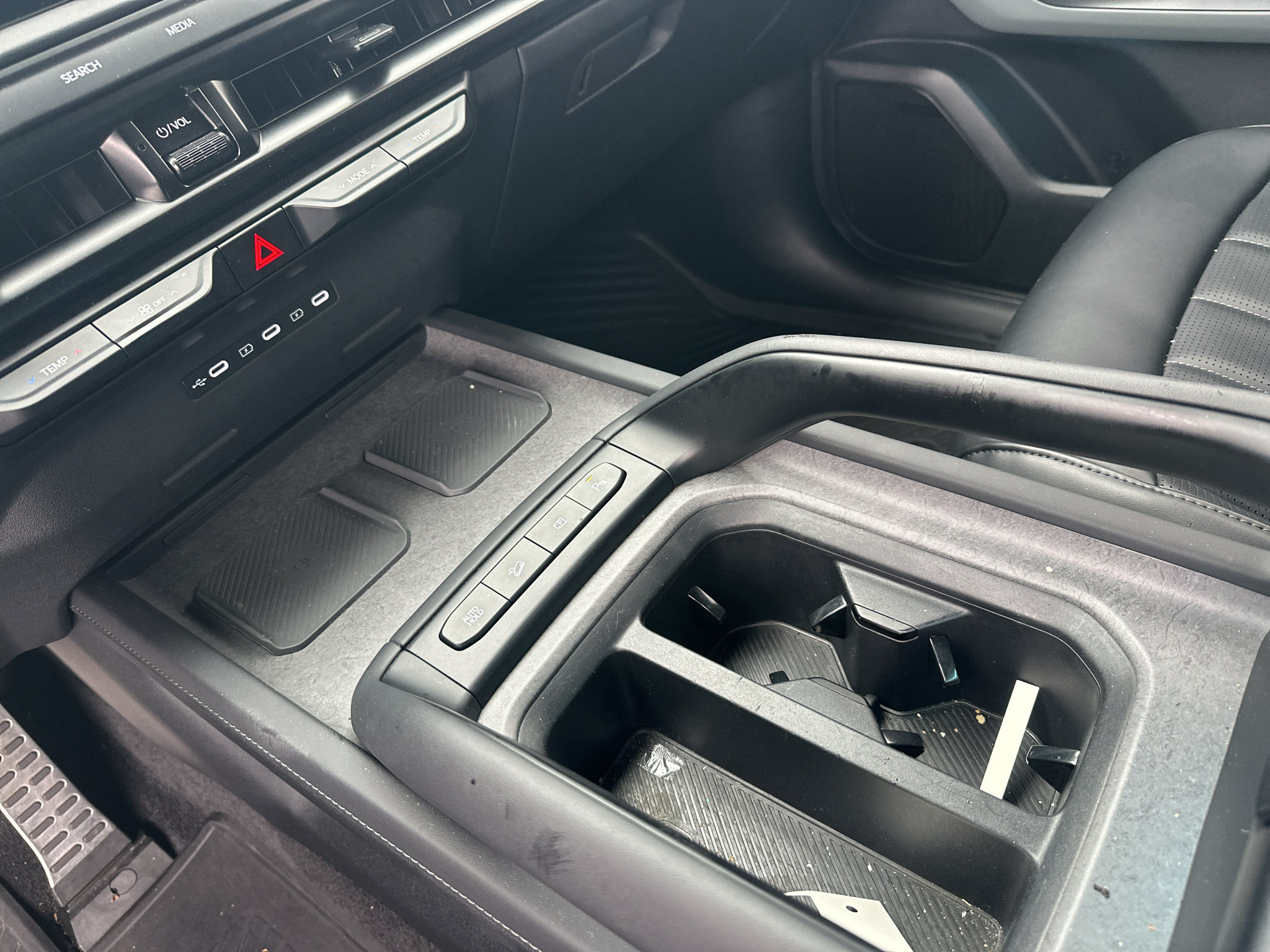 Vehicle photo 12
