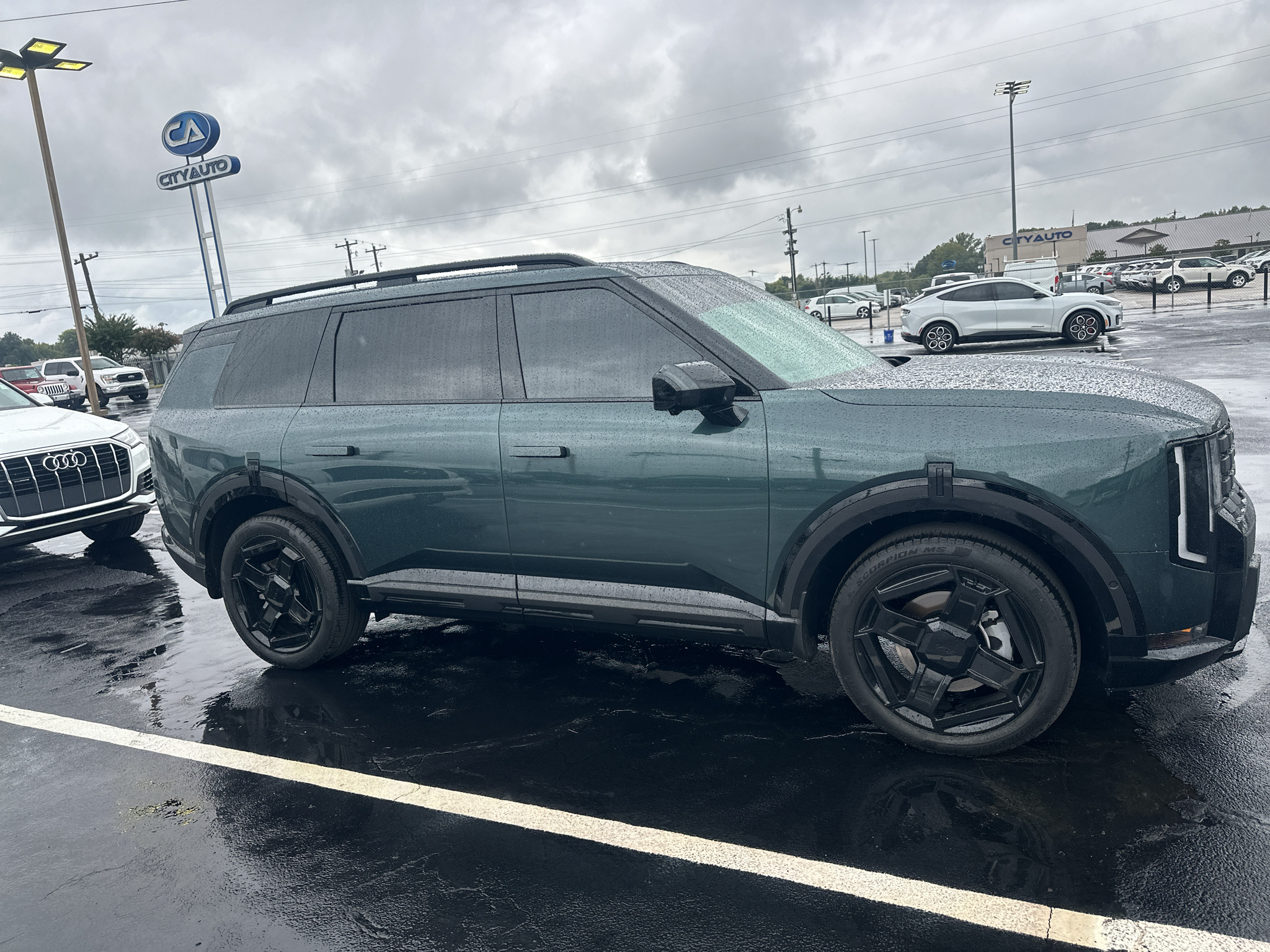 Vehicle photo 2