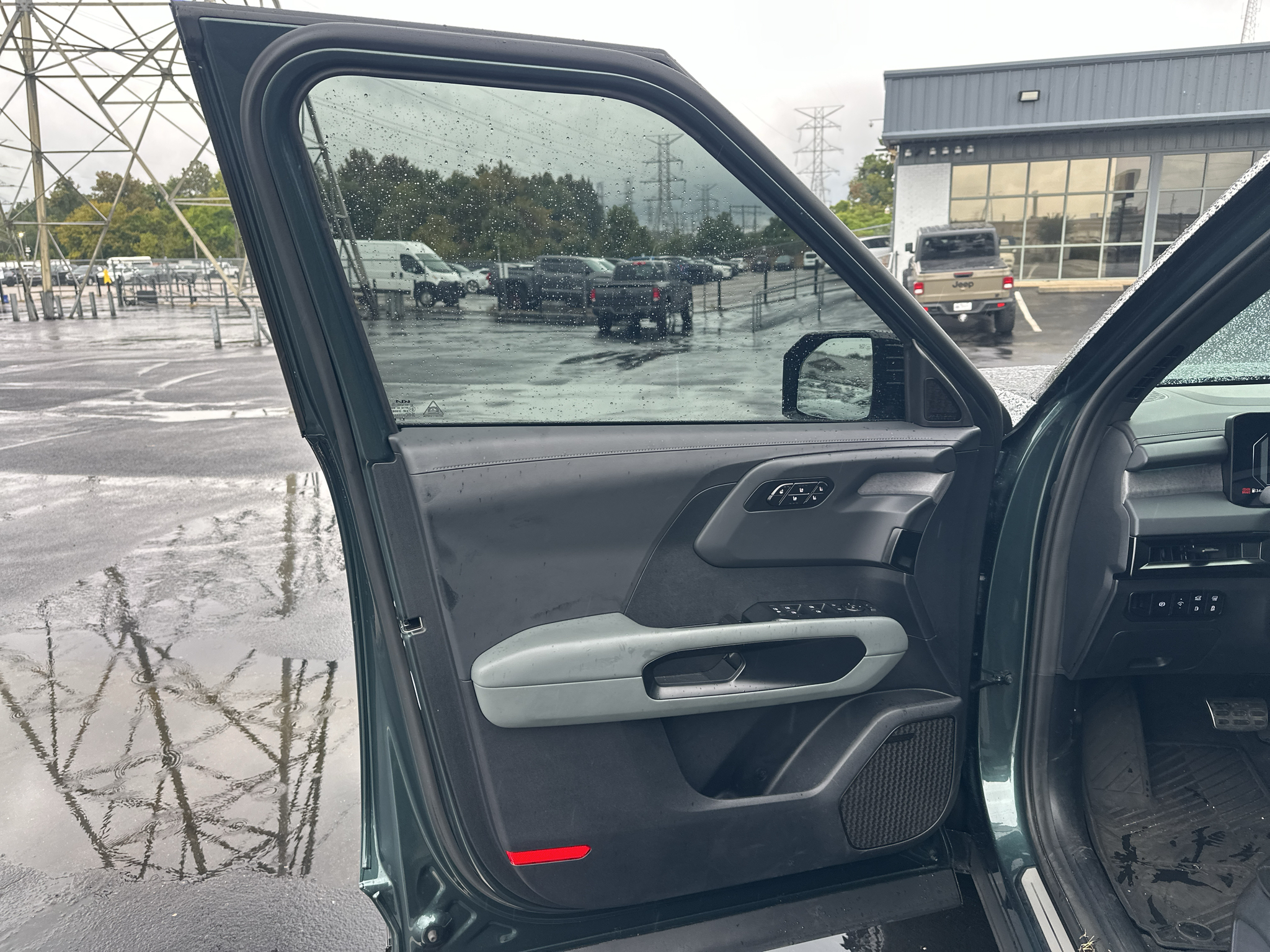 Vehicle photo 15