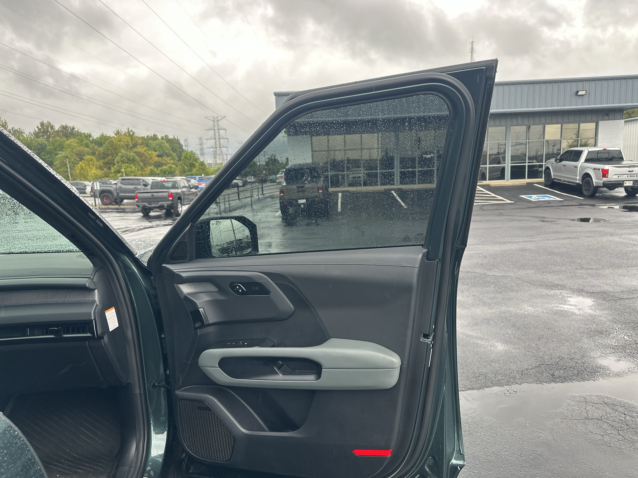 Vehicle photo 16