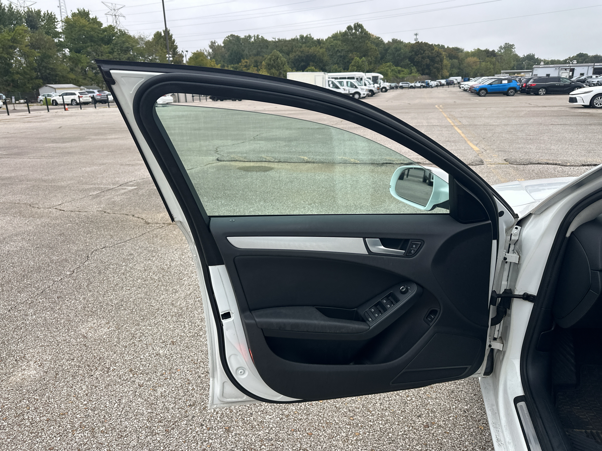 Vehicle photo 15