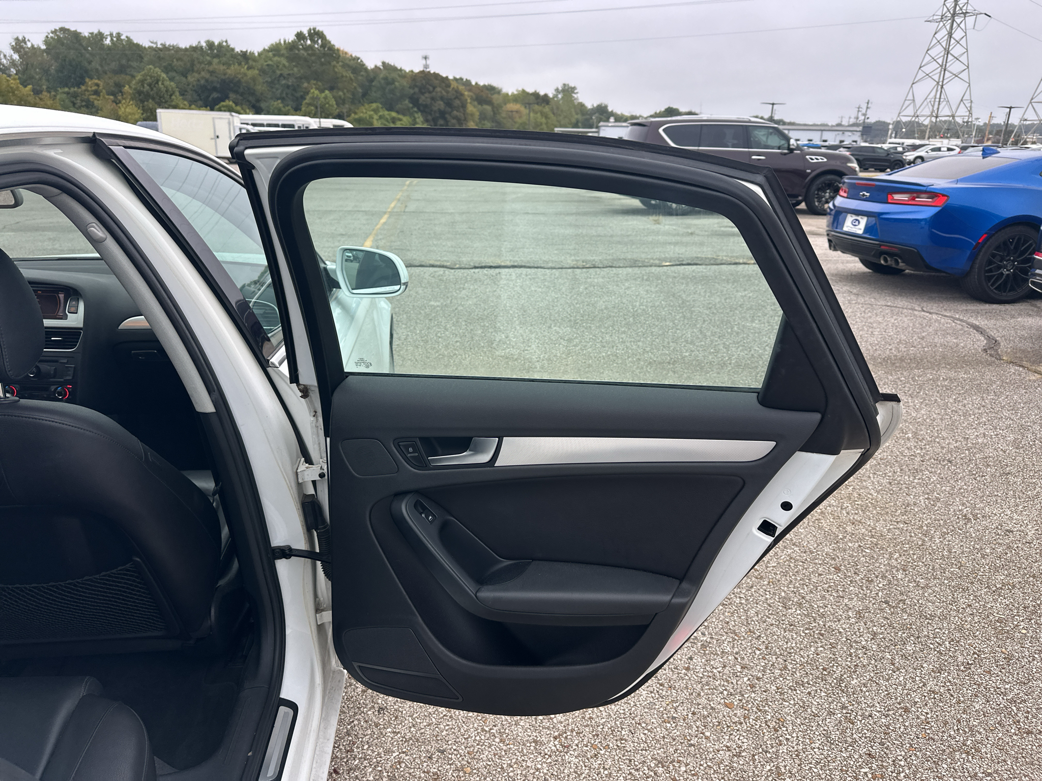 Vehicle photo 18