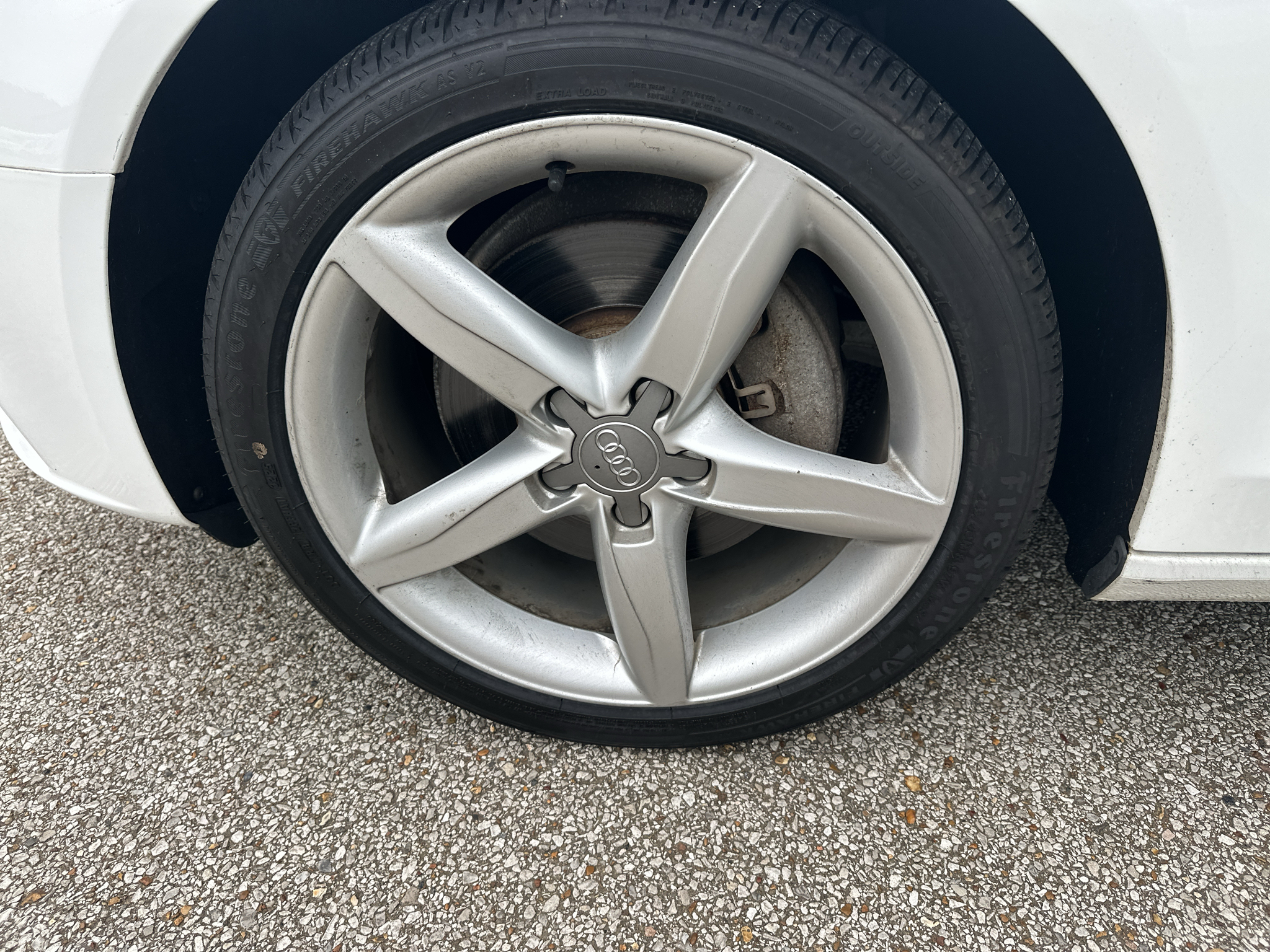 Vehicle photo 23