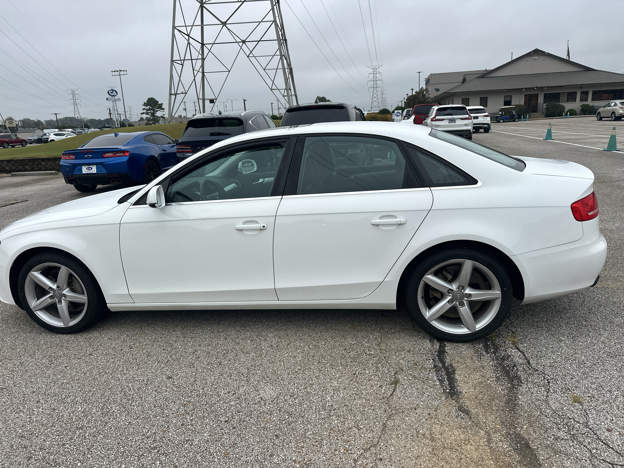 Vehicle photo 9