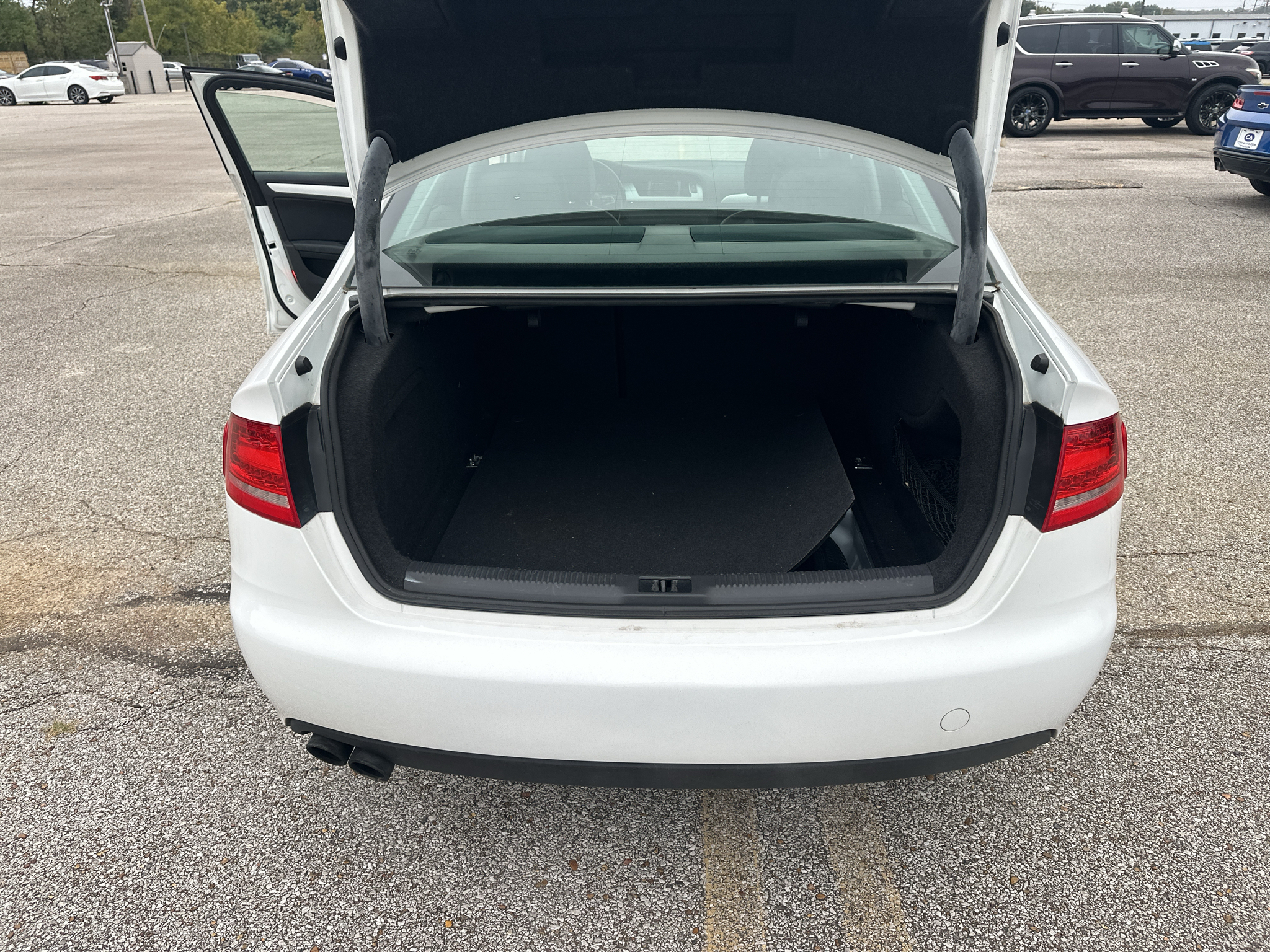 Vehicle photo 21