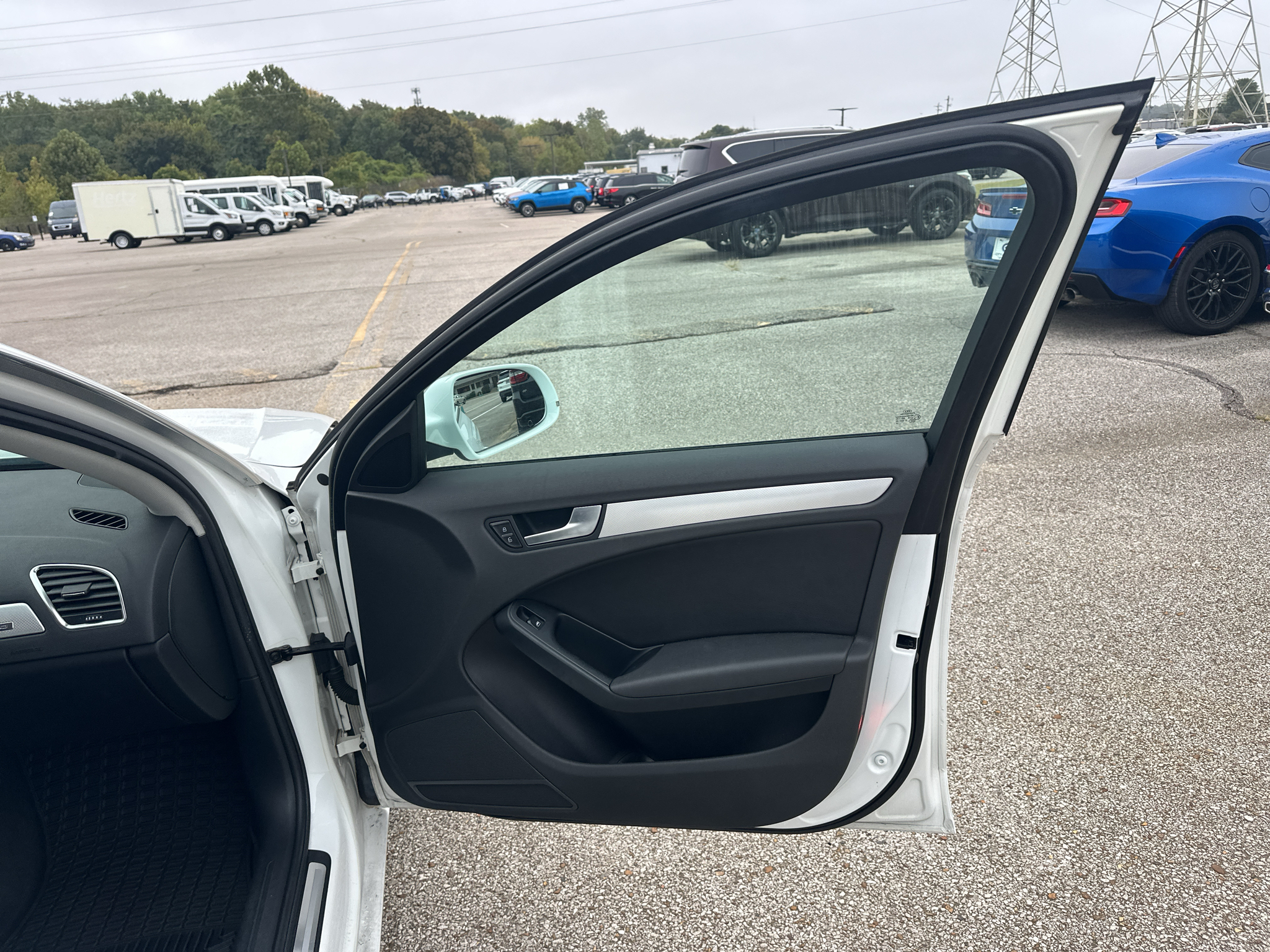Vehicle photo 16