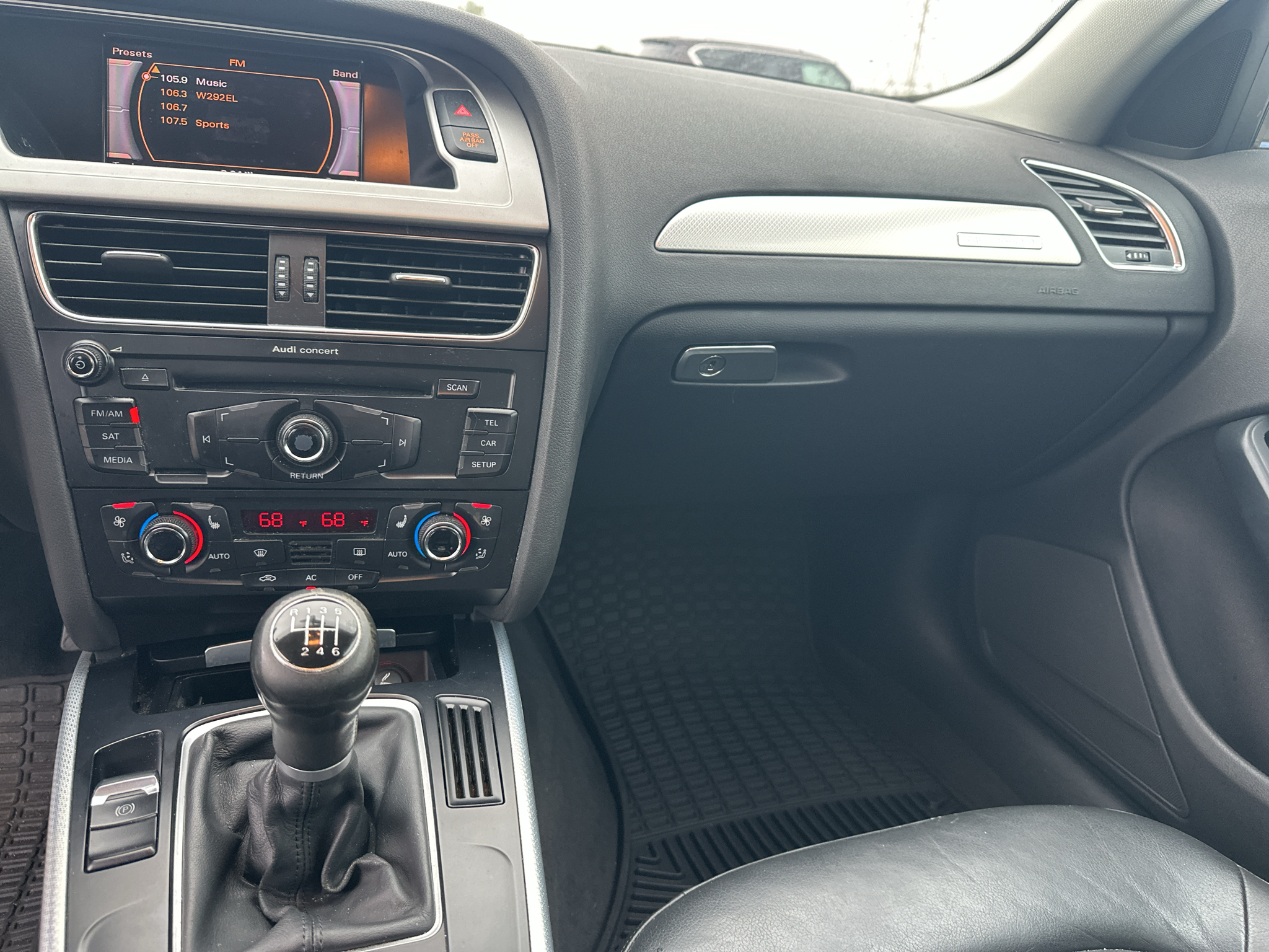 Vehicle photo 13