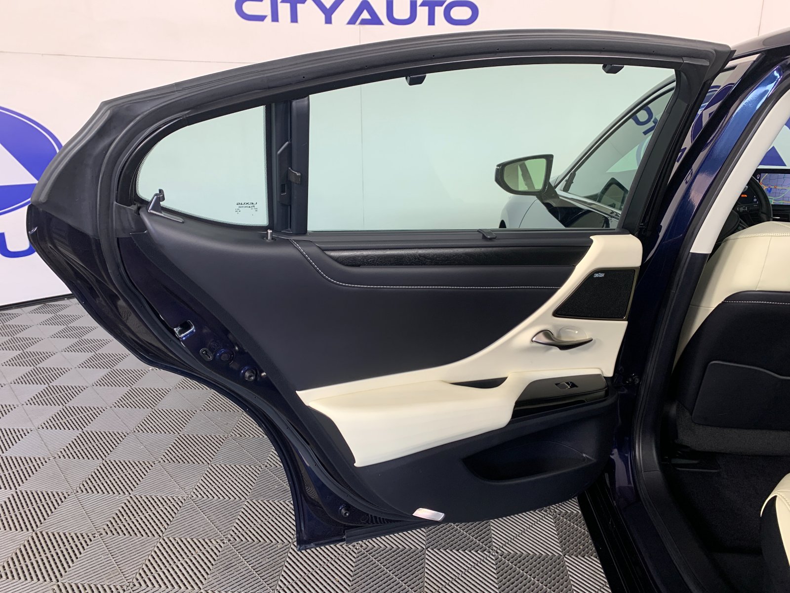 Used 2022 Lexus ES 300h Sedan