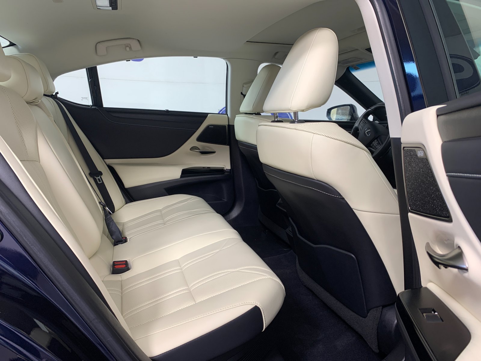 Used 2022 Lexus ES 300h Sedan