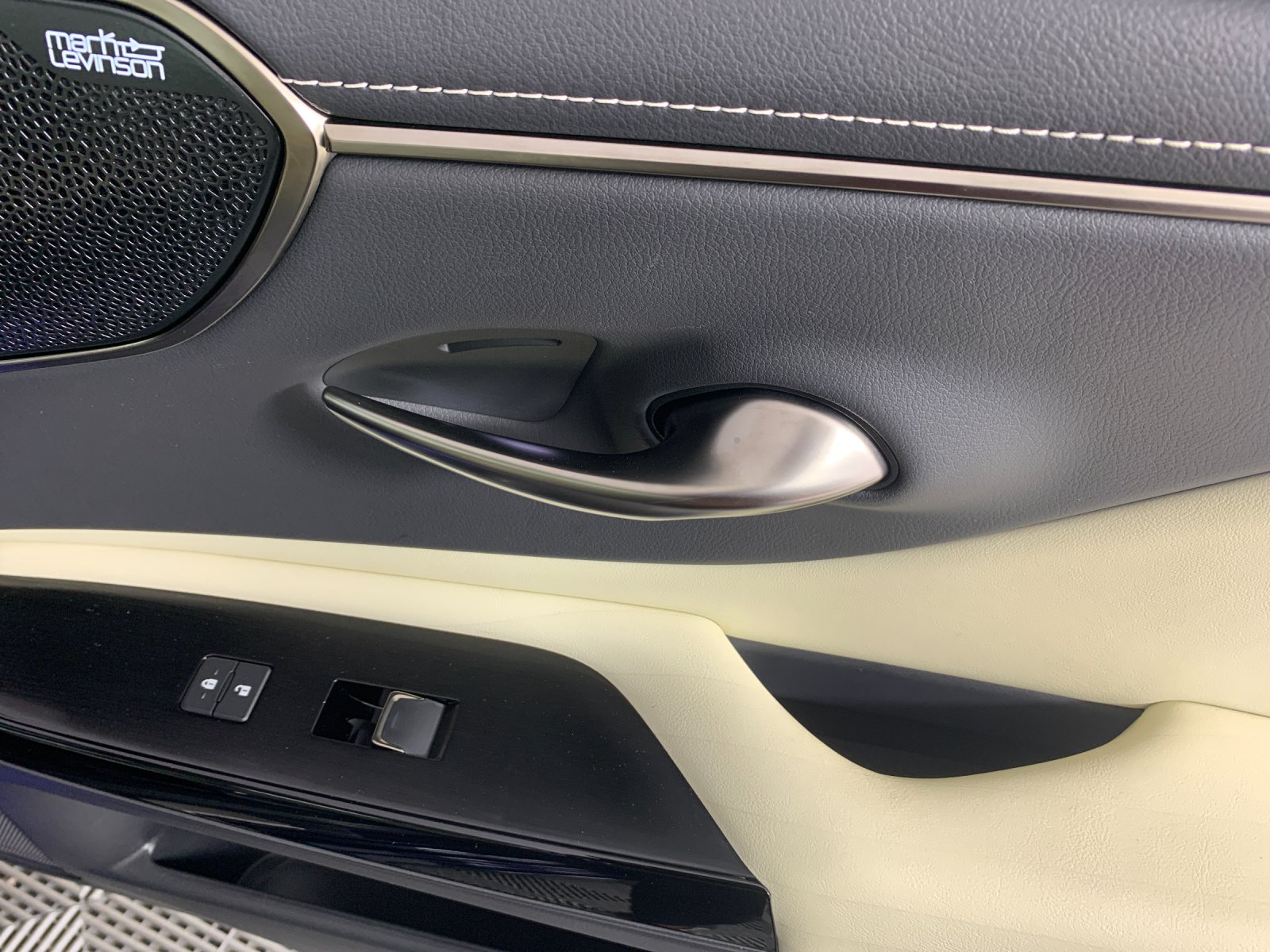 Used 2022 Lexus ES 300h Sedan