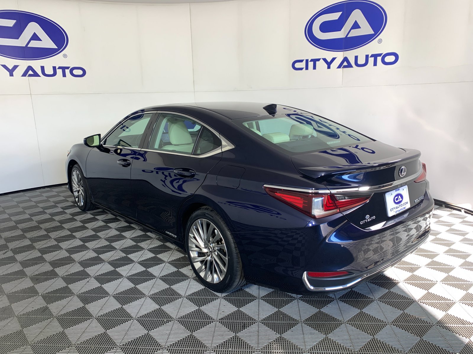 Used 2022 Lexus ES 300h Sedan