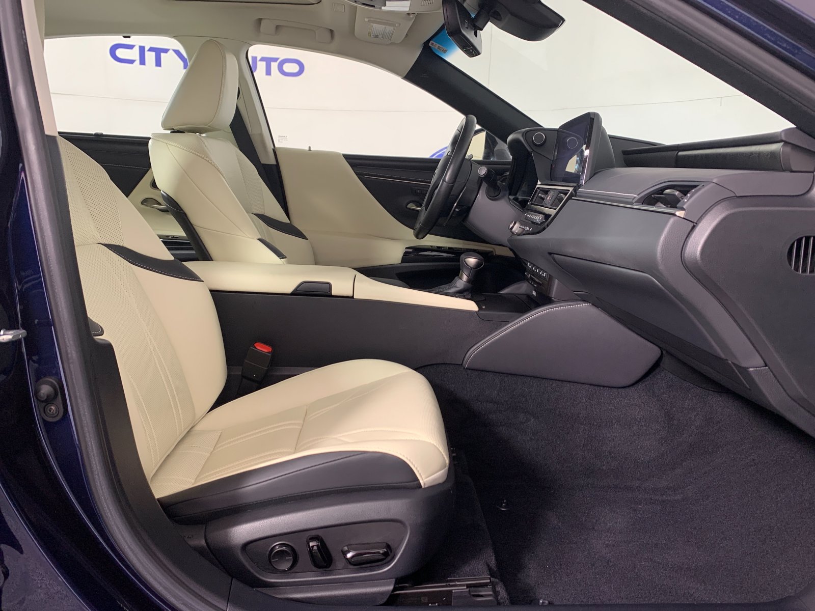 Used 2022 Lexus ES 300h Sedan