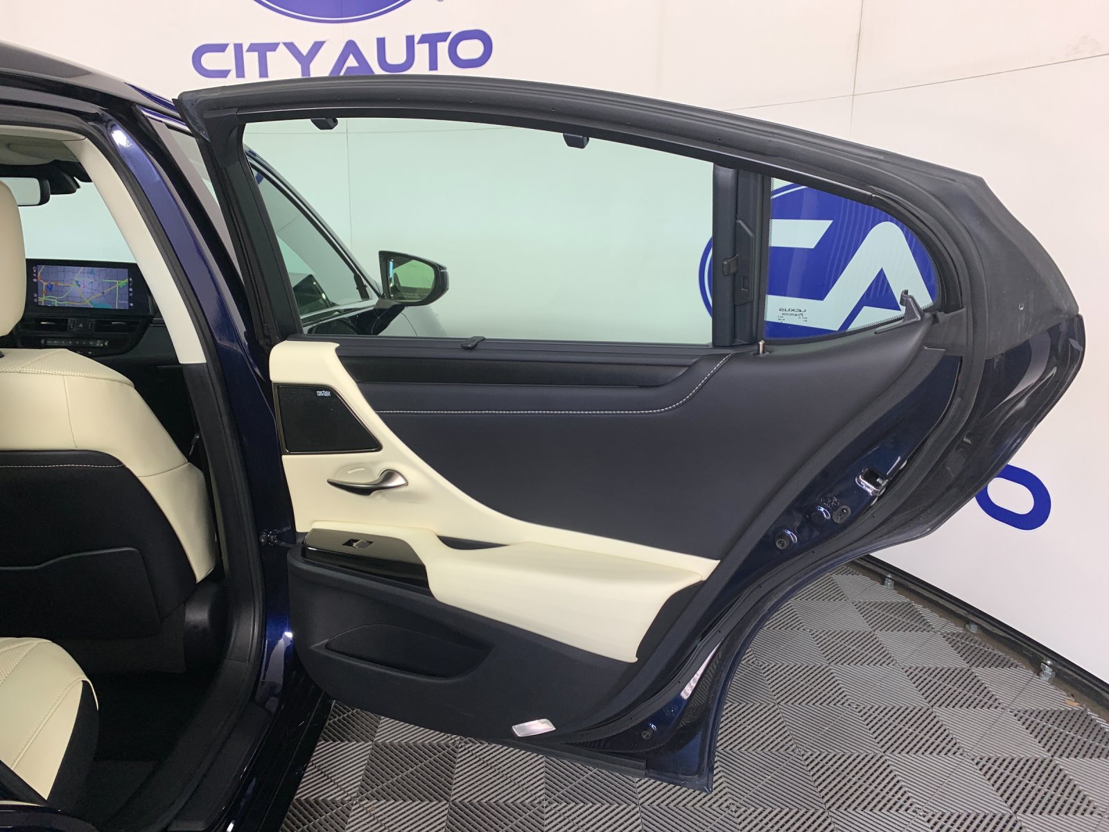 Used 2022 Lexus ES 300h Sedan