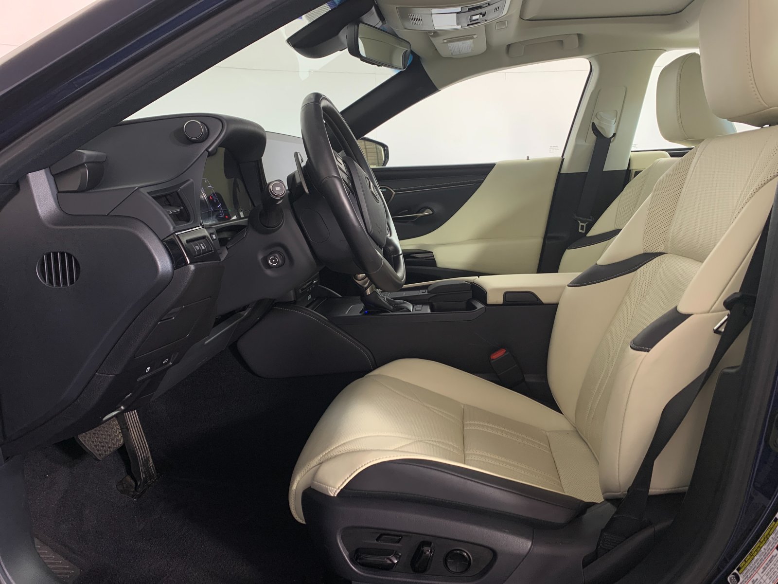 Used 2022 Lexus ES 300h Sedan